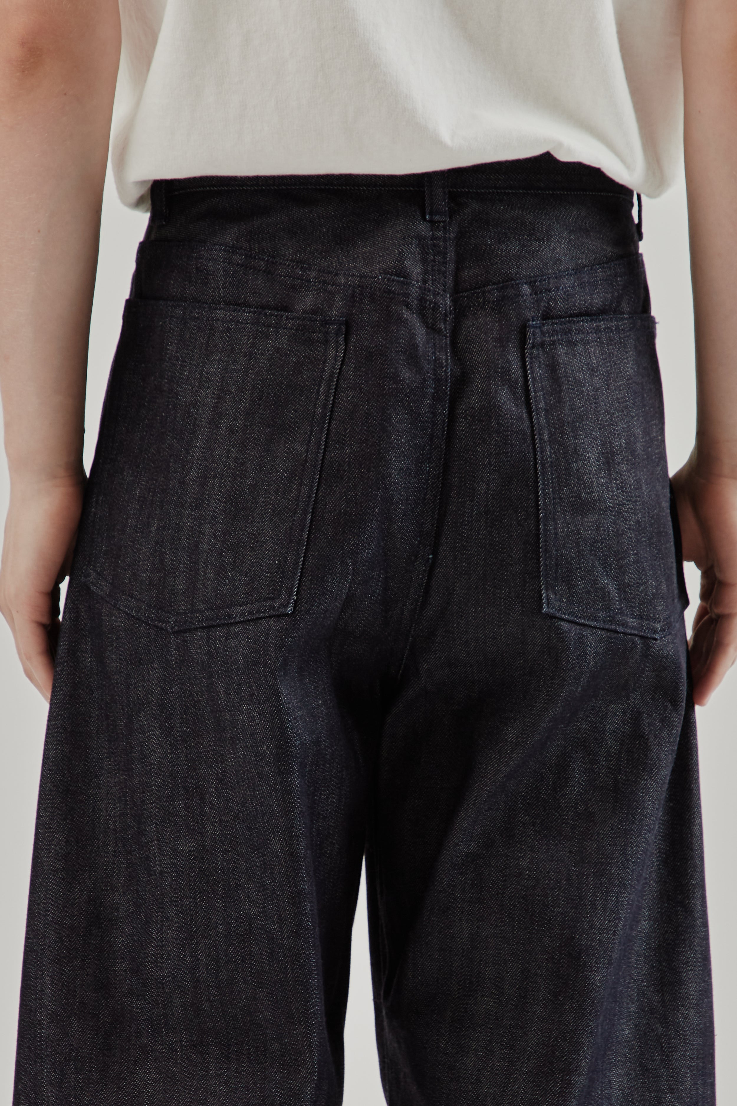 Still By Hand Deep Tuck Wide Denim Pants - Navy | Wallace