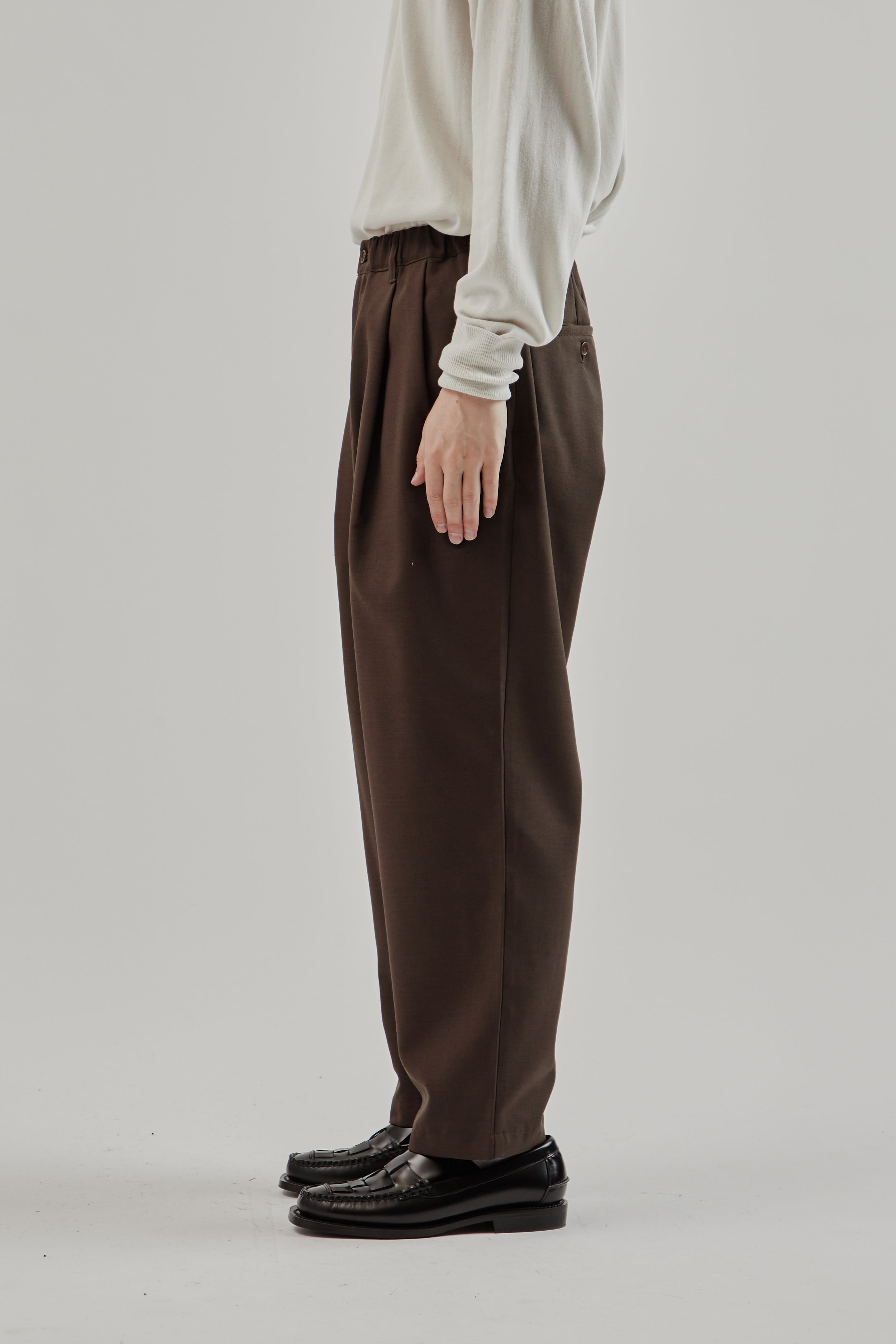 Still By Hand Relaxed 2 Tuck Pants - Dark Brown | Wallace