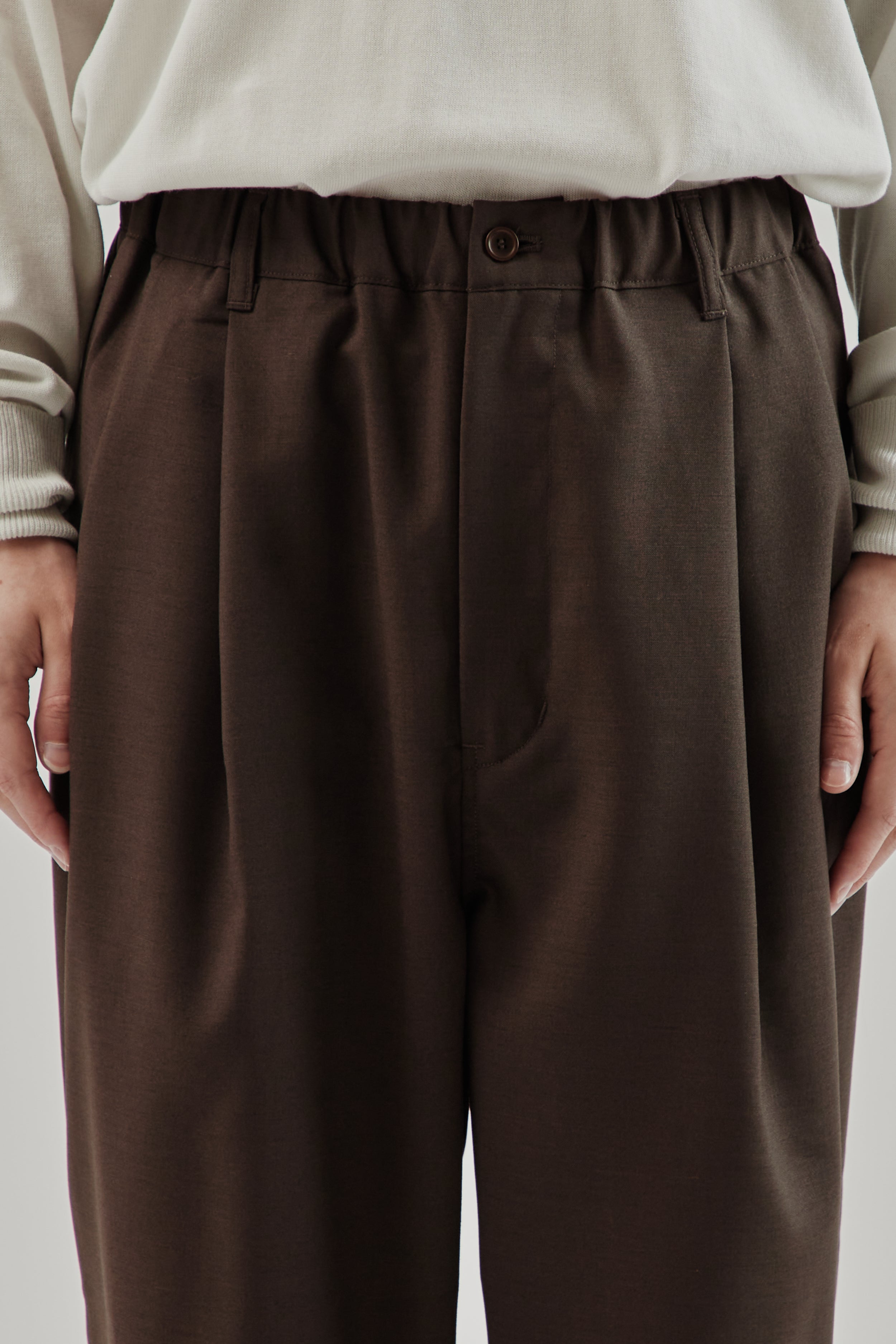 Still By Hand Relaxed 2 Tuck Pants - Dark Brown | Wallace