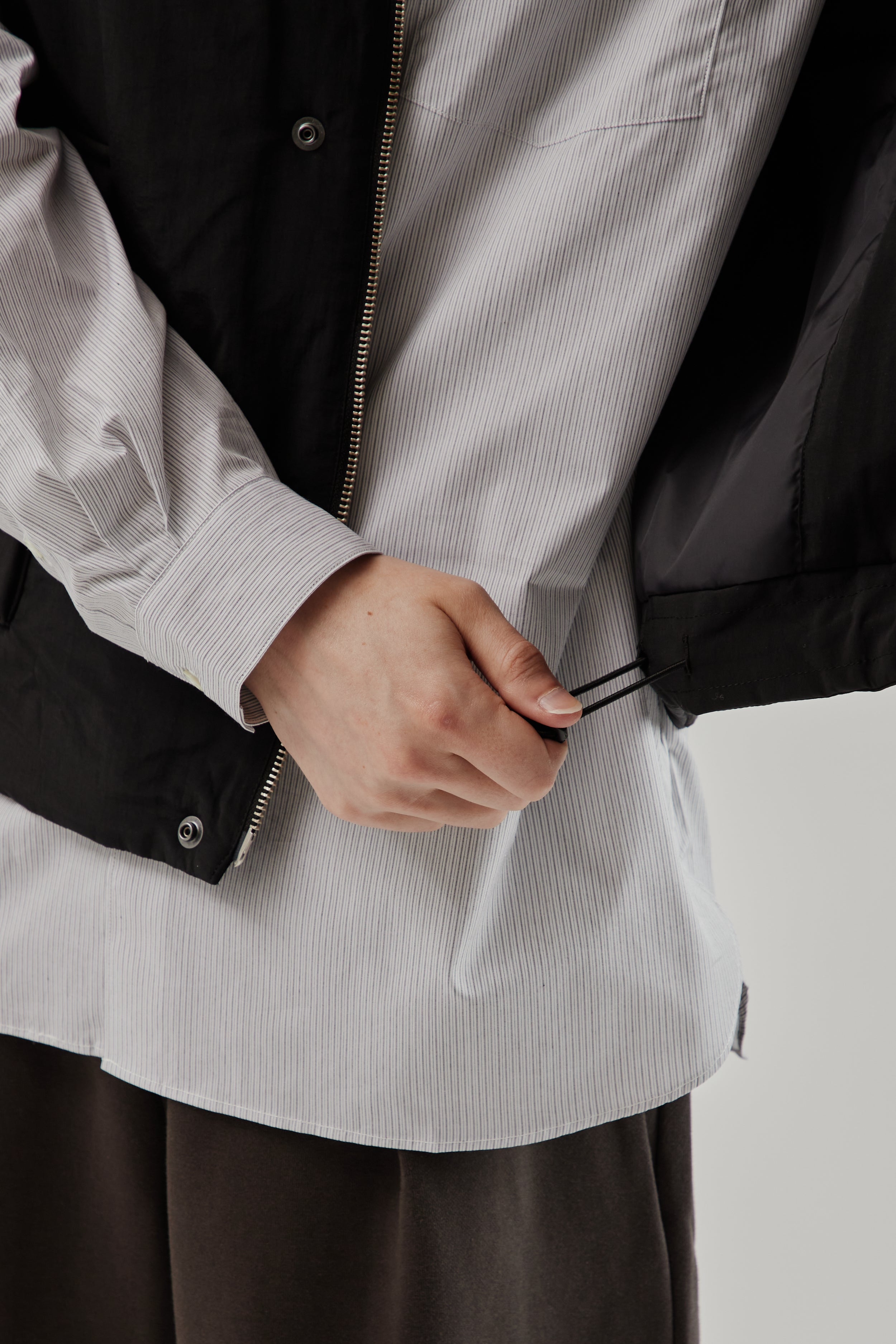 トップス 25SS STILL BY HAND STAND COLLAR VEST Still By Hand Stand Collar Padded Vest - Black | Wallace