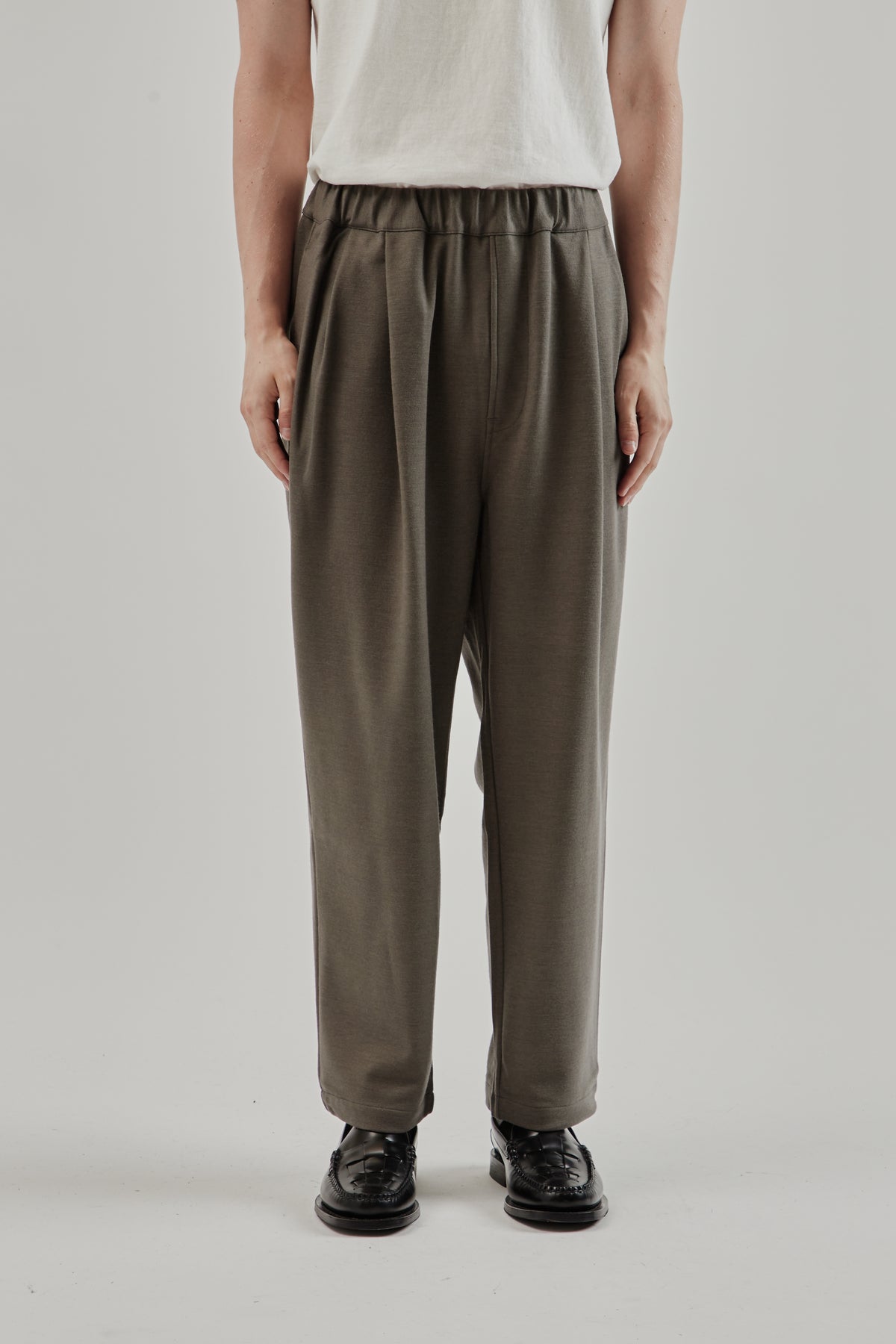 Still By Hand Wool Jersey Two Tuck Pants - Greige | Wallace 