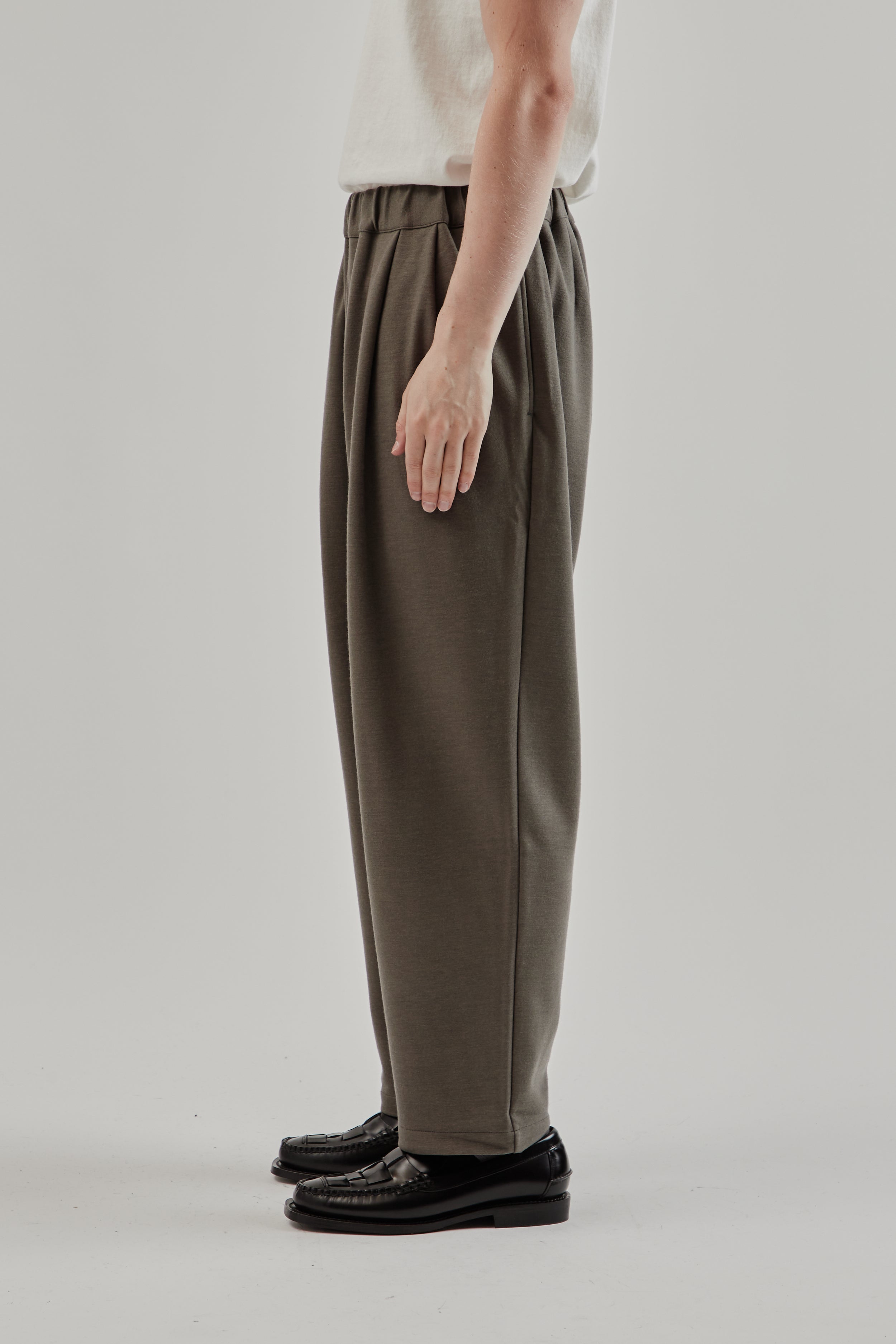 Still By Hand Wool Jersey Two Tuck Pants - Greige | Wallace