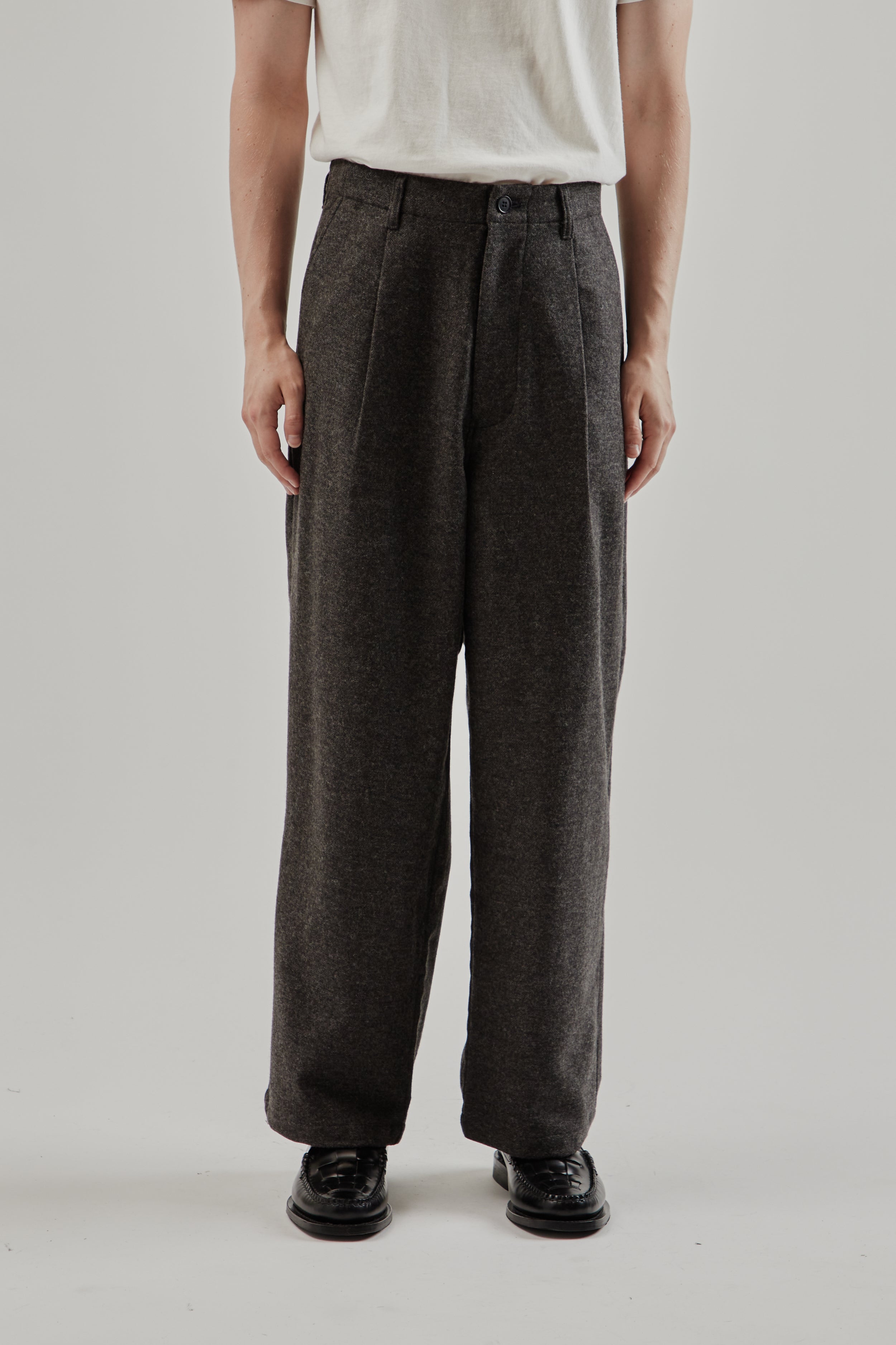 パンツ WOOL WIDE TUCK PANTS/CHACOAL BROWN Still By Hand Wool/Nylon Wide Pants - Brown Charcoal | Wallace