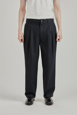 Still By Hand FW26 Deep tuck pressed pants Black Navy3142
