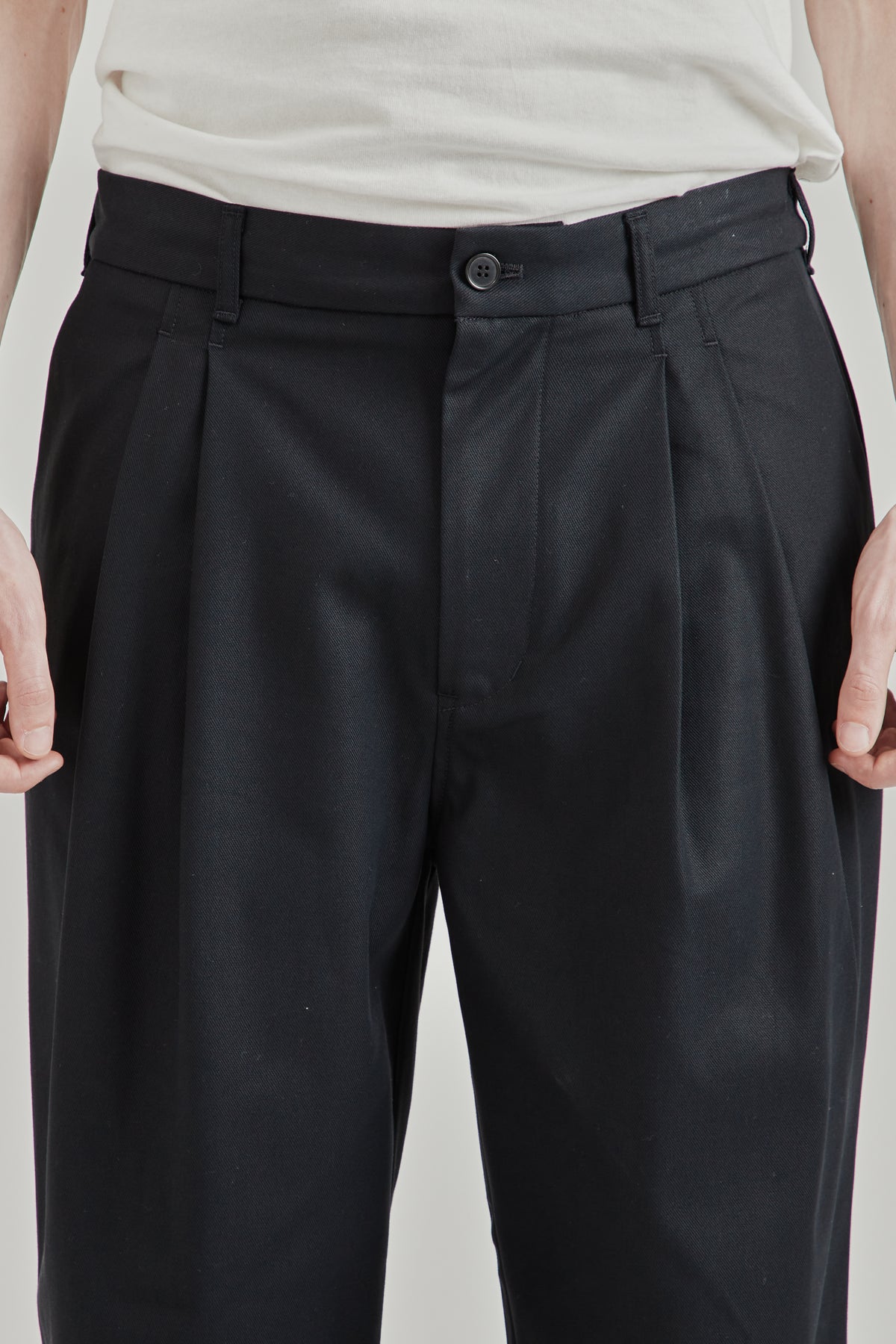 Deep Tuck Pressed Pants - Black Navy