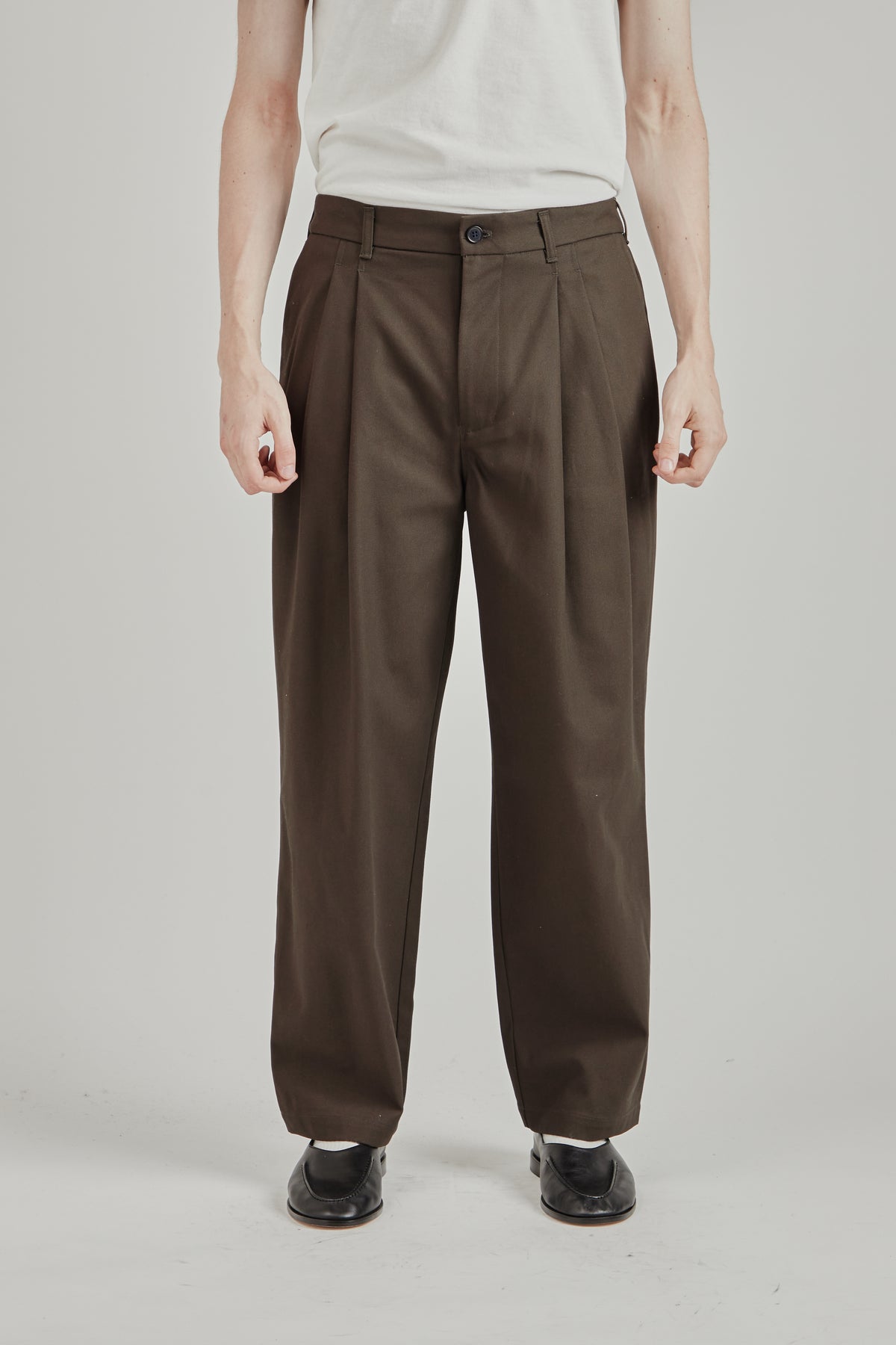 Deep Tuck Pressed Pants - Dark Brown