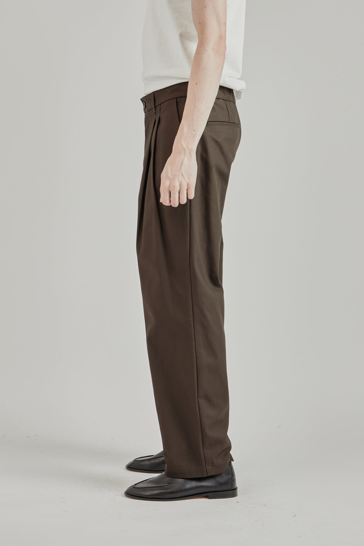 Deep Tuck Pressed Pants - Dark Brown