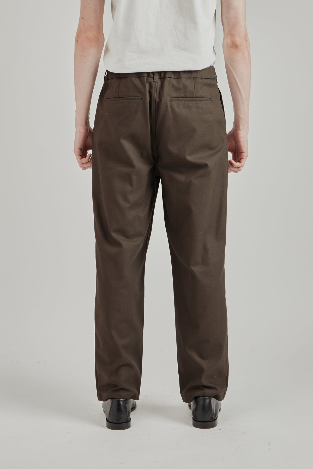 Deep Tuck Pressed Pants - Dark Brown