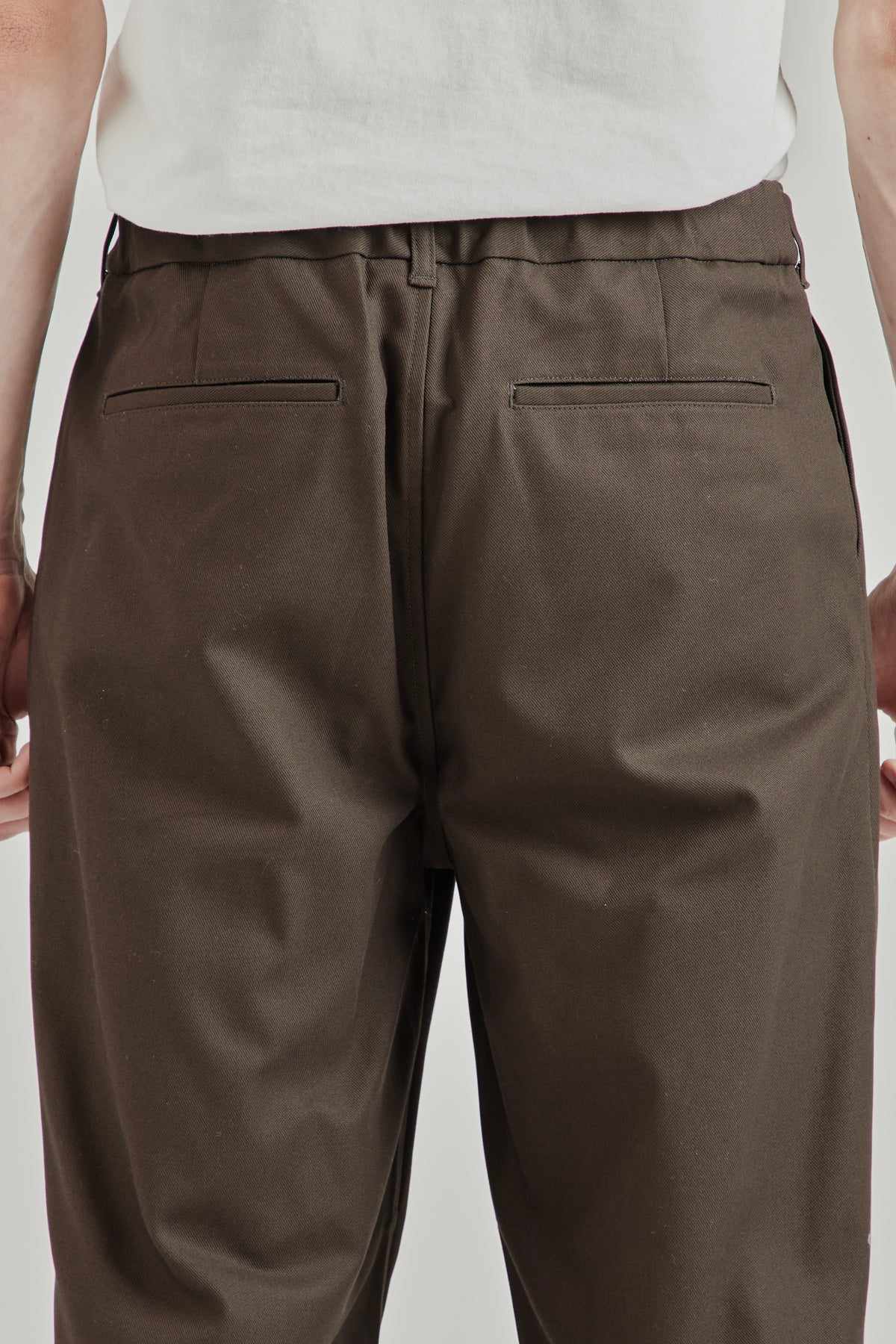 Deep Tuck Pressed Pants - Dark Brown