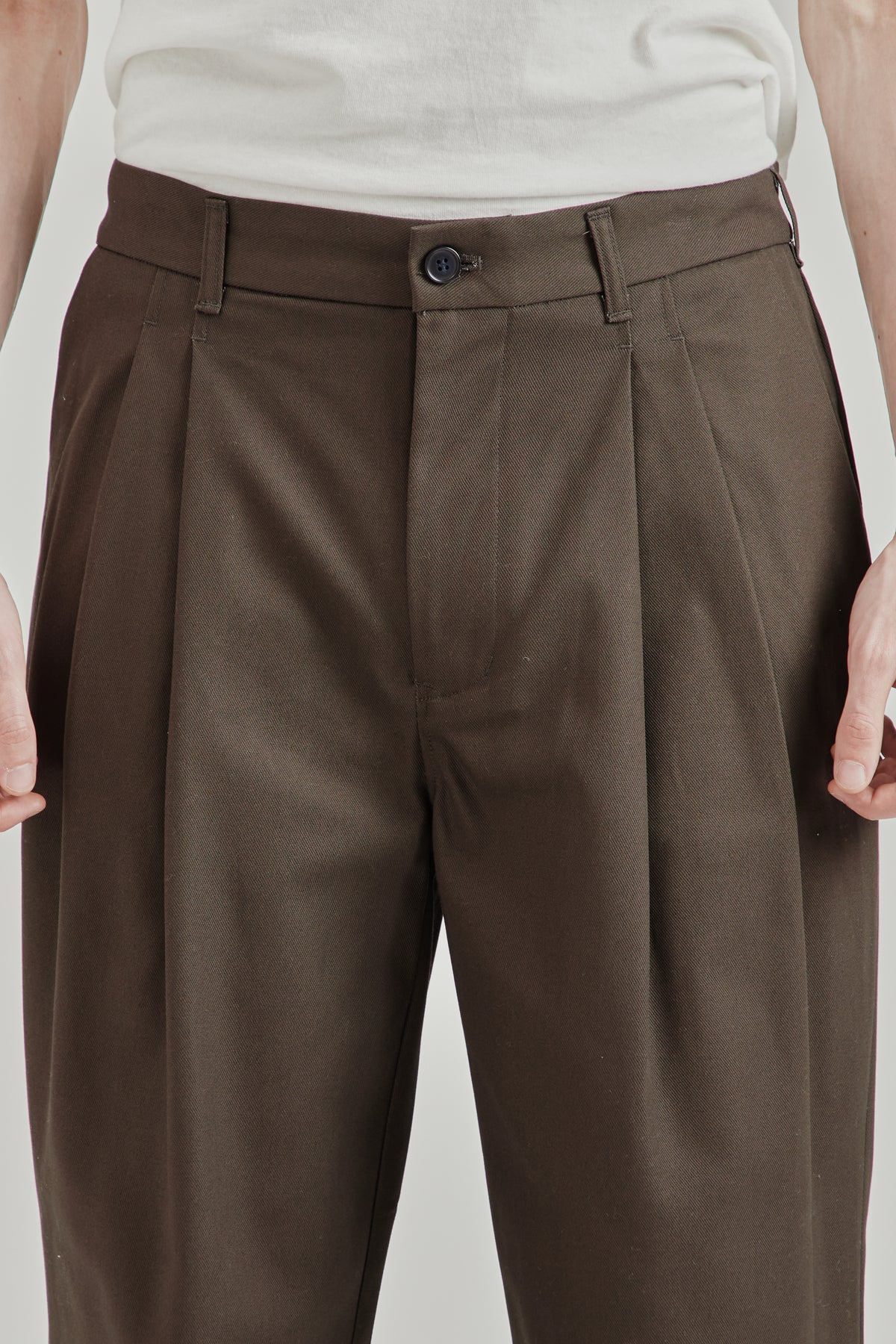 Deep Tuck Pressed Pants - Dark Brown