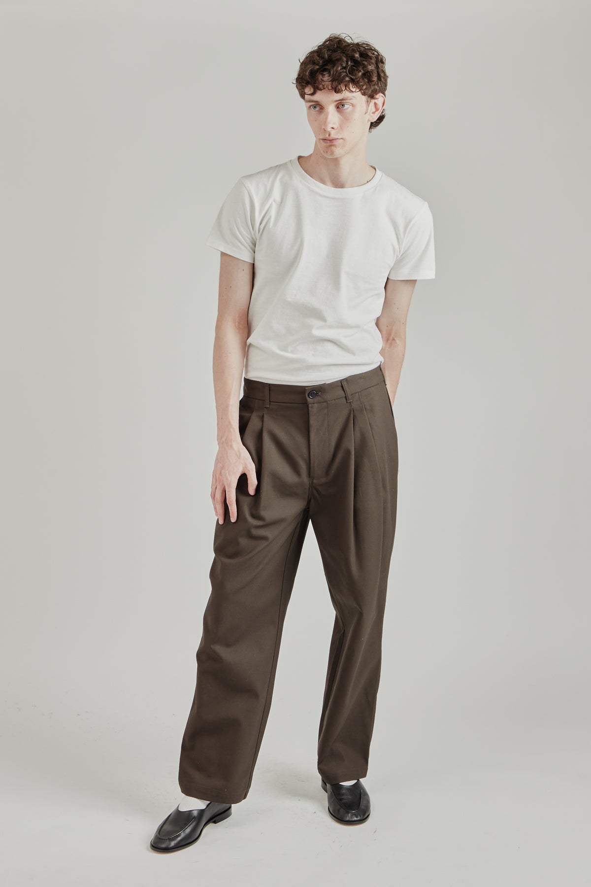 Deep Tuck Pressed Pants - Dark Brown