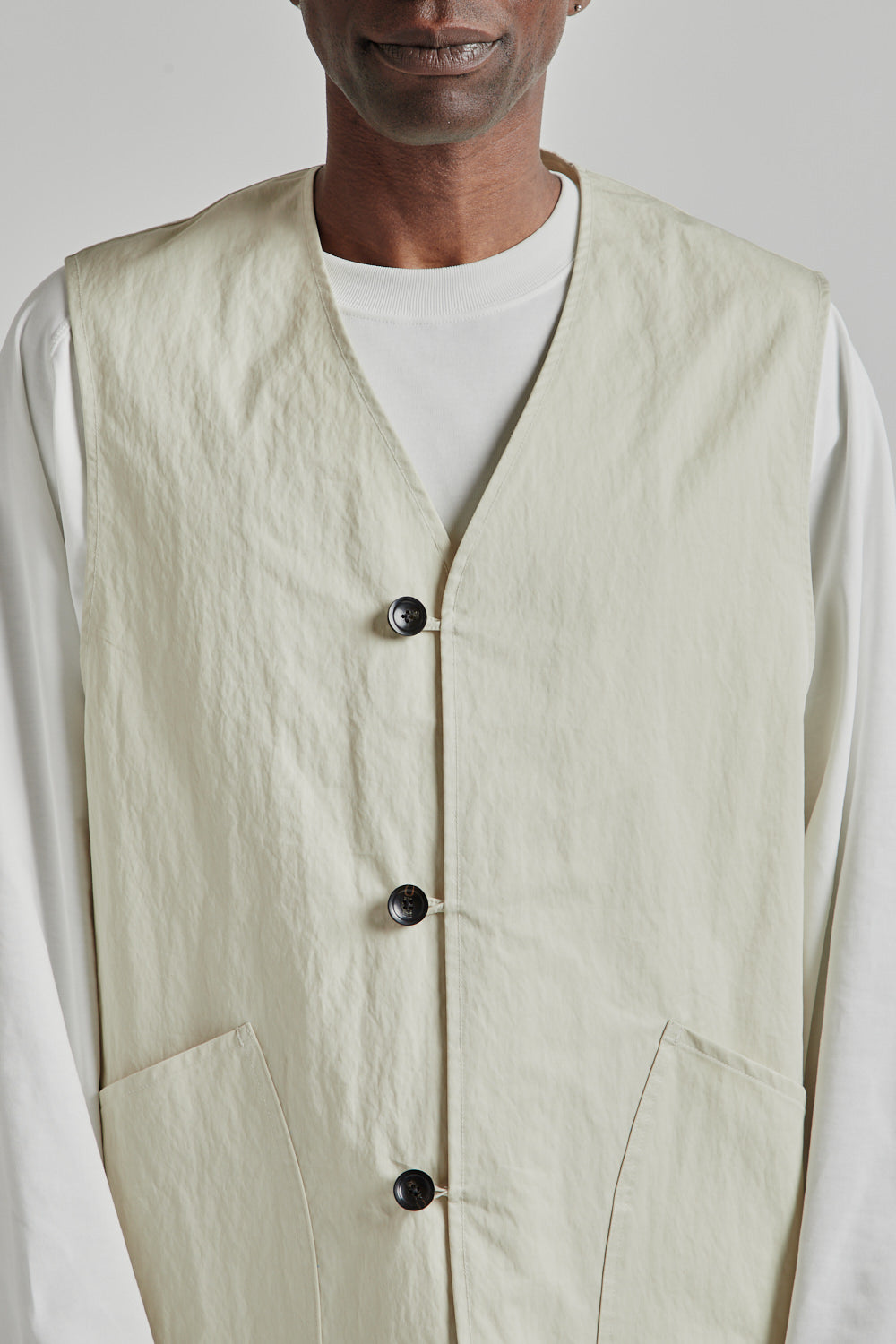 Still by Hand Loop Button Vest Light Beige 6