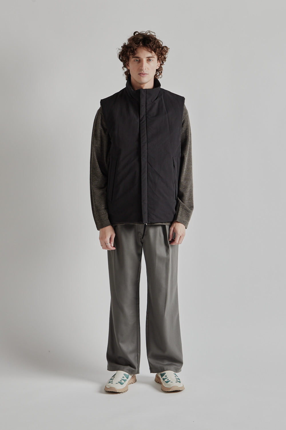 新しいスタイル Padded Collar Stand Hand by Still Vest Wallace | Black Ink - トップス