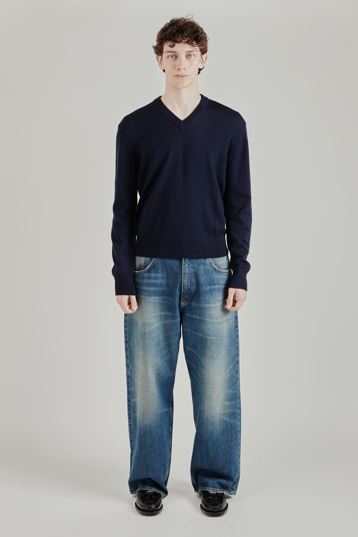 Moon Merino V Neck - Navy