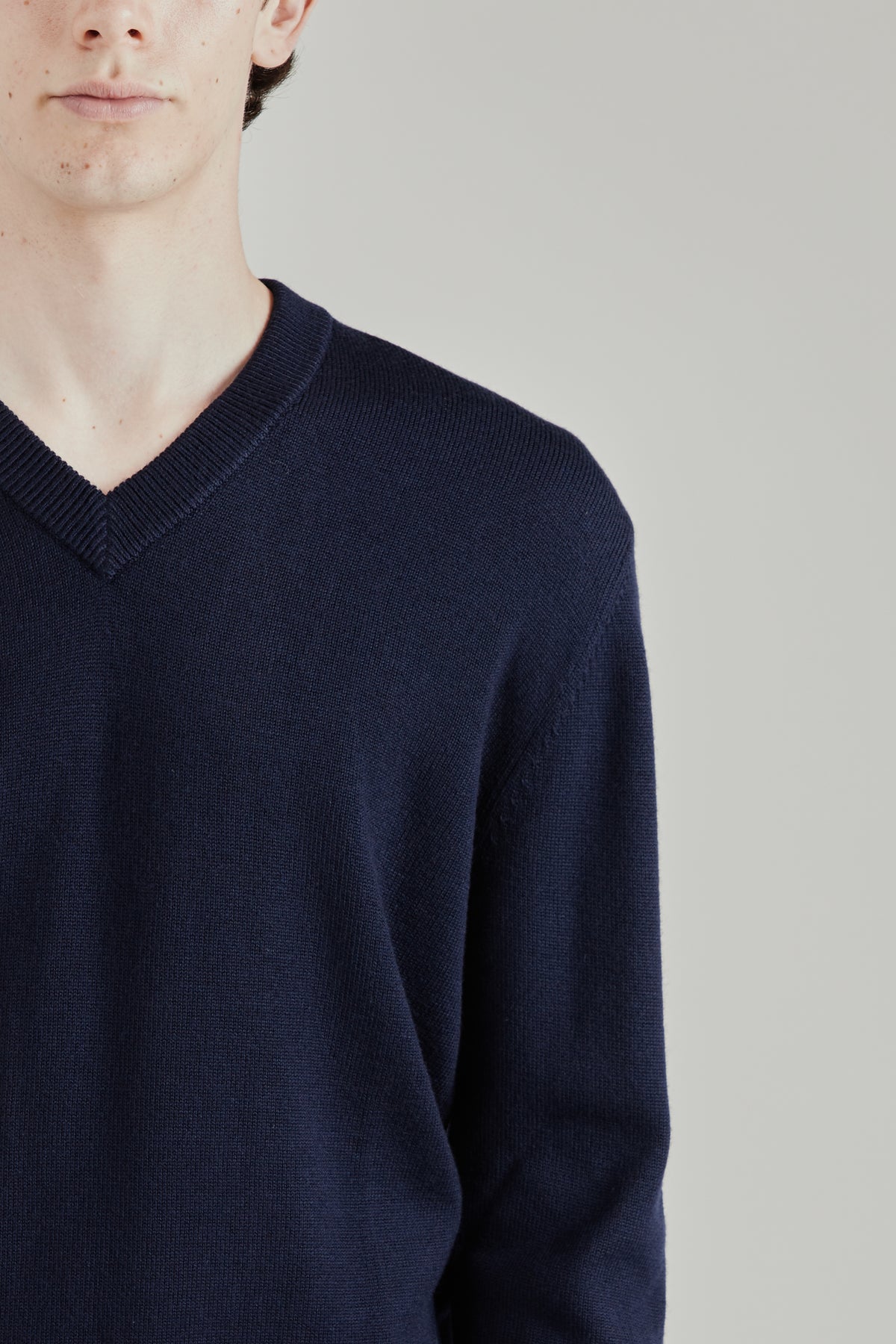 Moon Merino V Neck - Navy