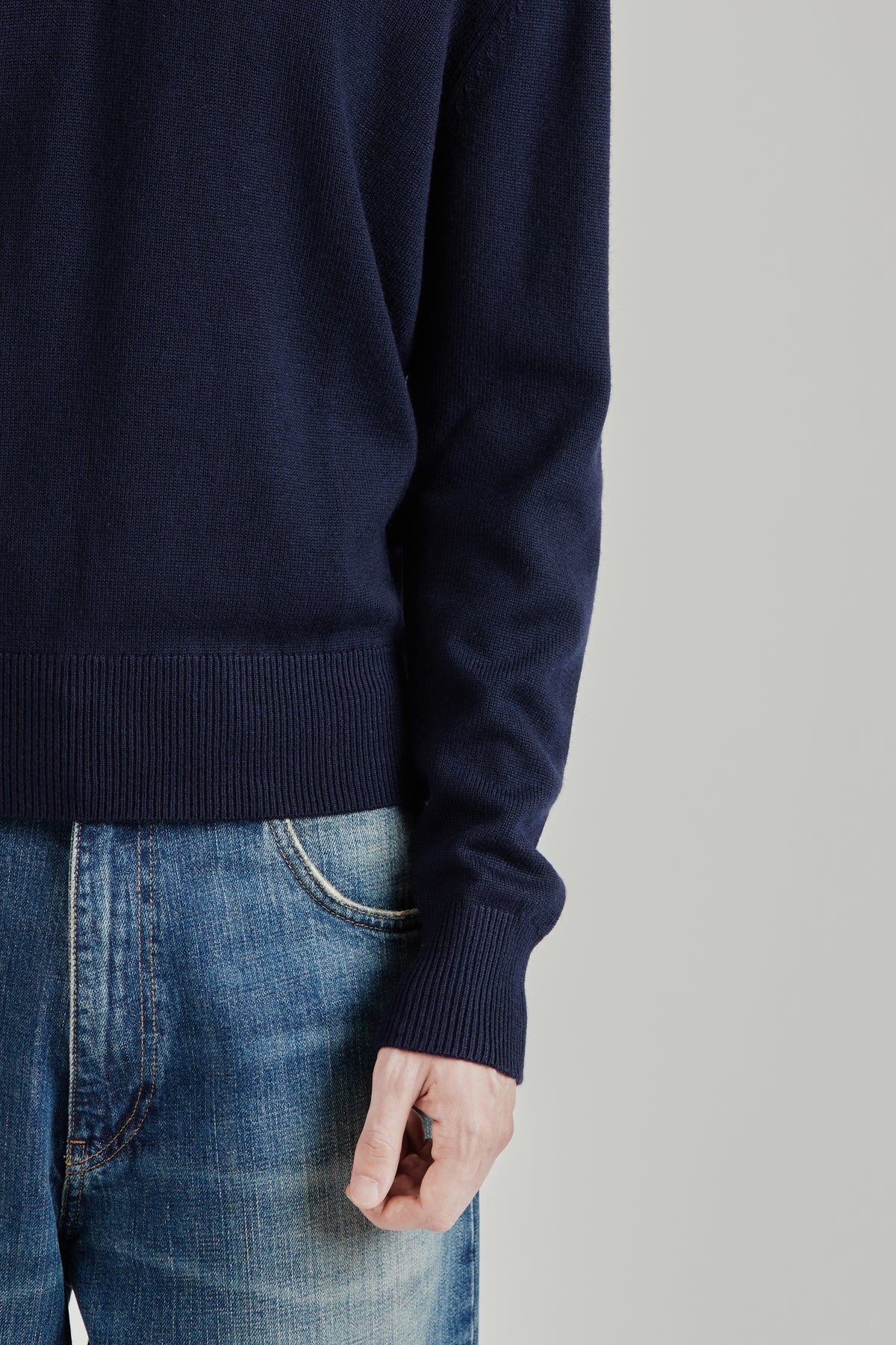 Moon Merino V Neck - Navy