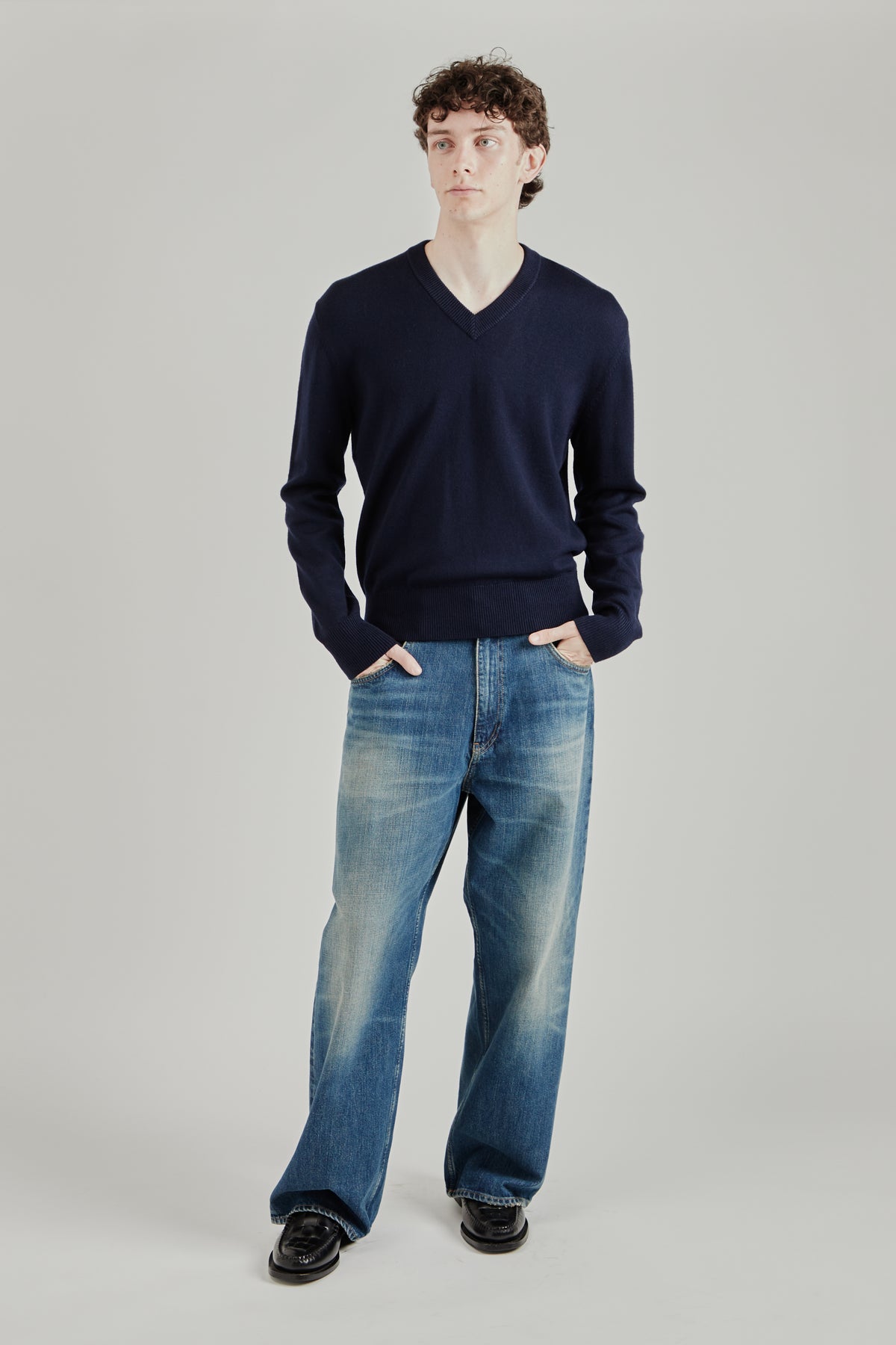 Moon Merino V Neck - Navy