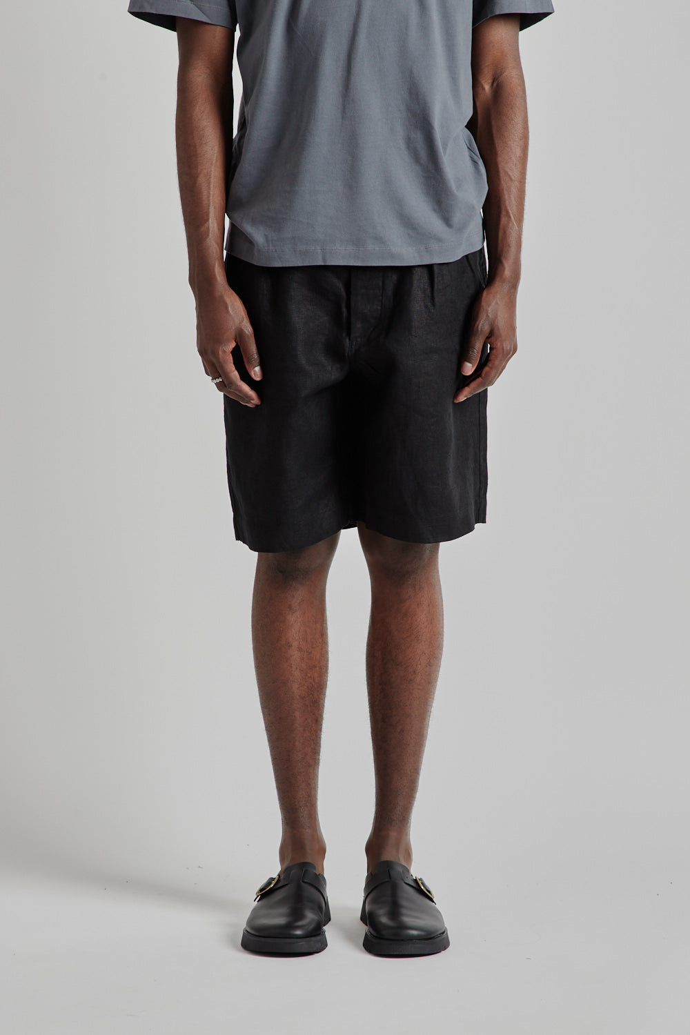 Pleated Linen Short - Black