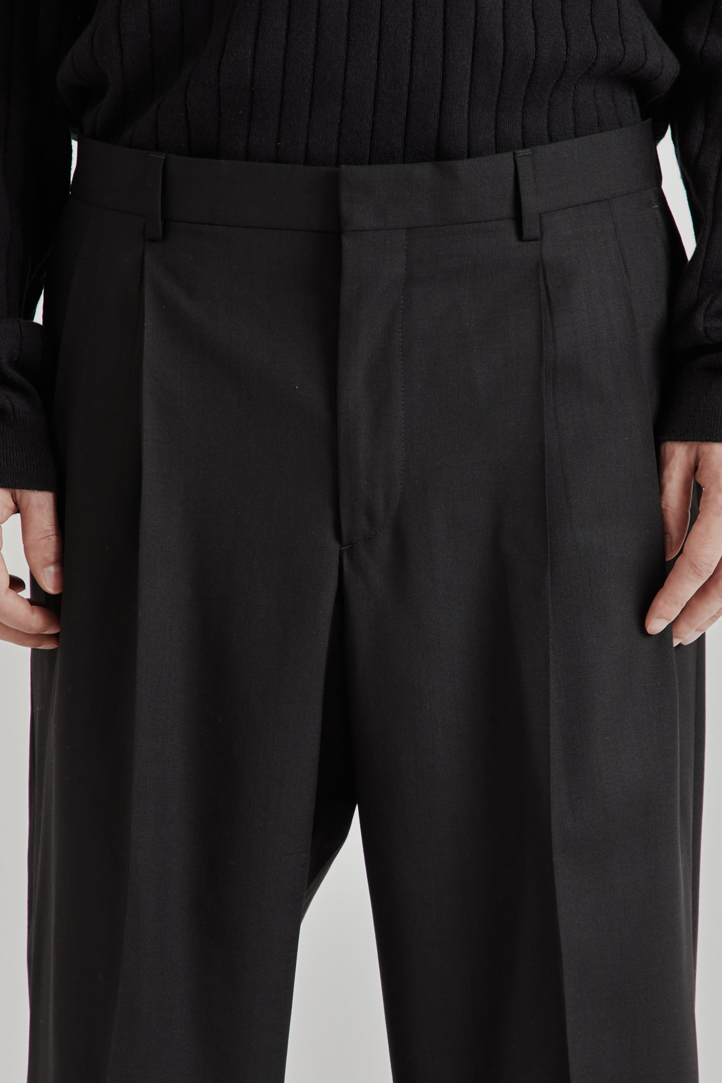 Sunflower Wide Pleated Trouser Tropical Wool - Black | Wallace