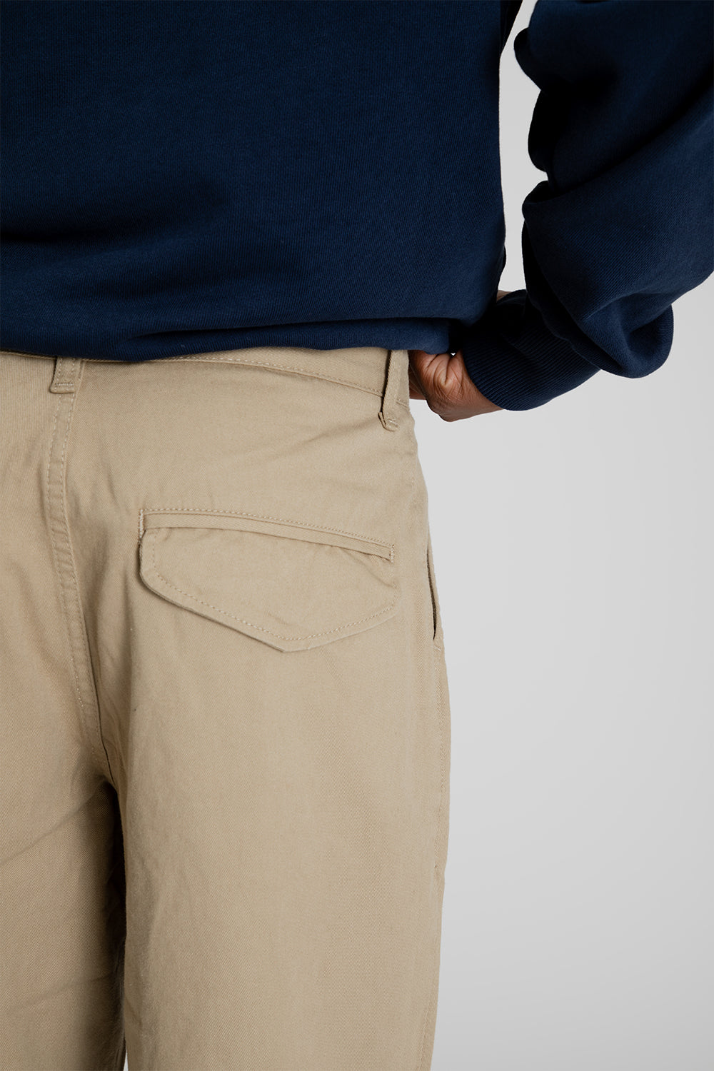 Uniform Bridge One Tuck Chino Pants Beige Detail 05