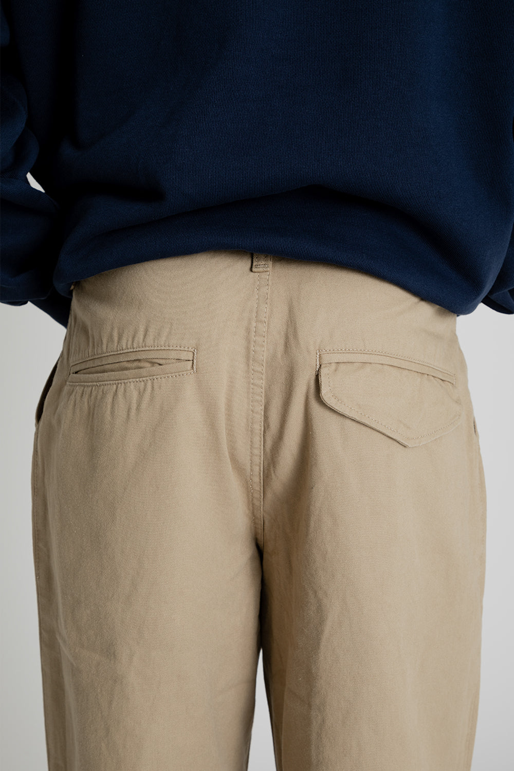 Uniform Bridge One Tuck Chino Pants Beige Detail 06