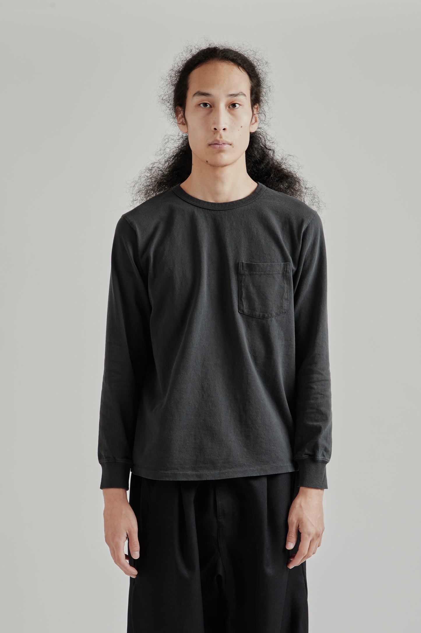 Velva Sheen FW25 Pigment Long Sleeve Pocket Tee Black 2