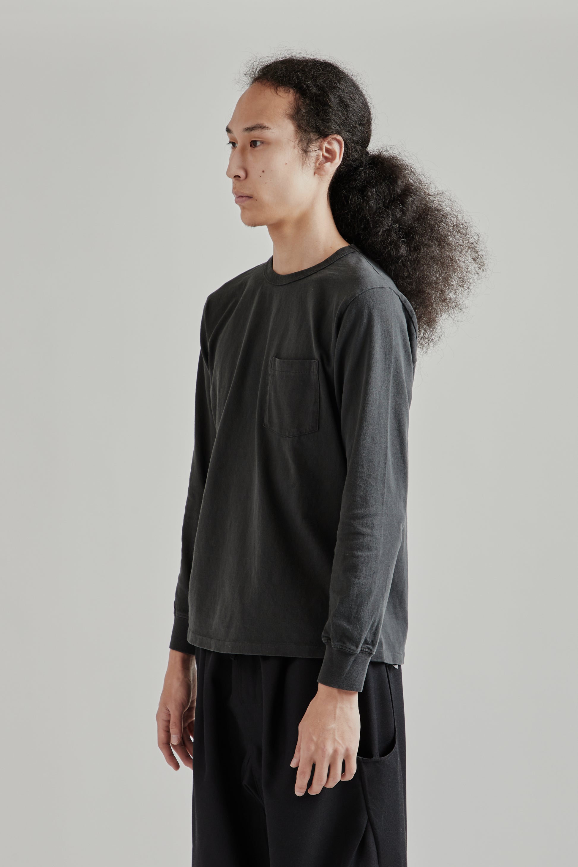 Velva Sheen FW25 Pigment Long Sleeve Pocket Tee Black 3