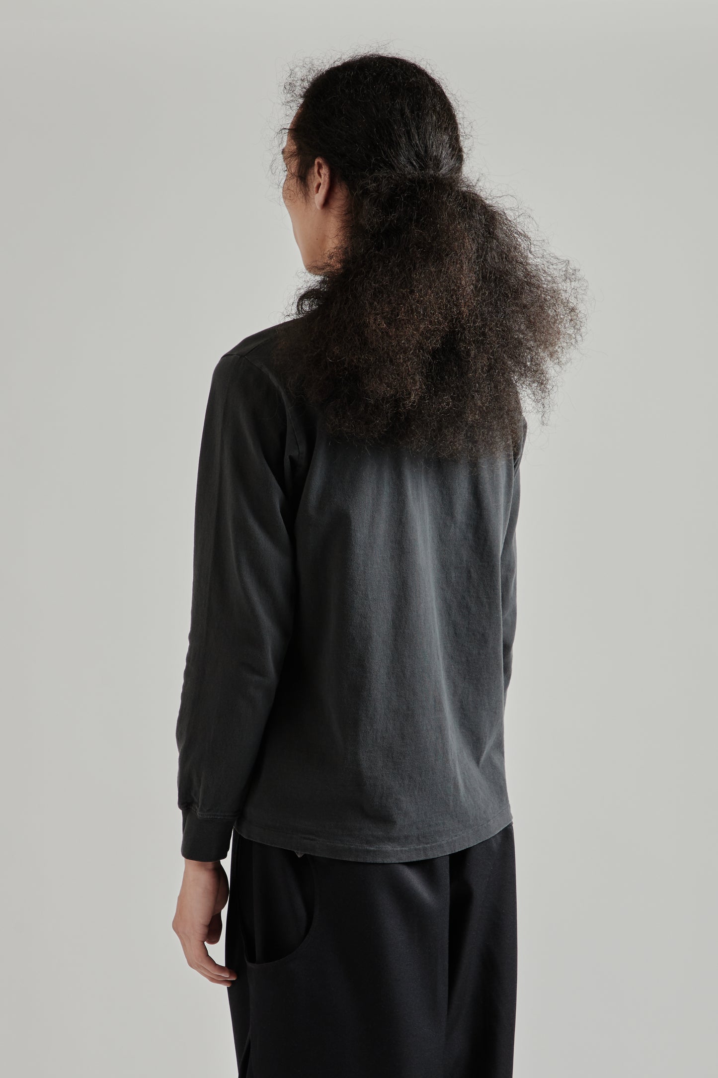 Velva Sheen FW25 Pigment Long Sleeve Pocket Tee Black 4