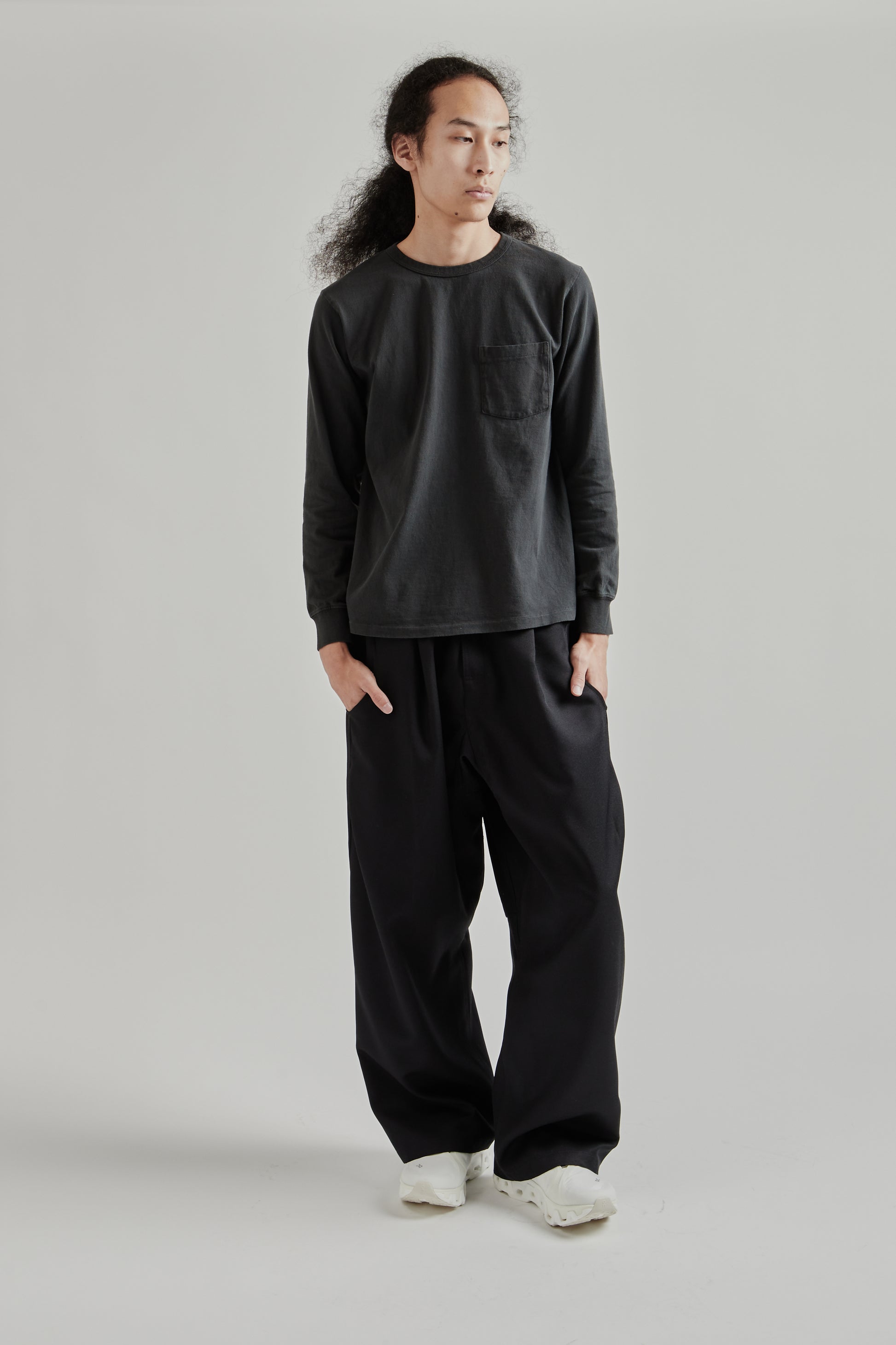 Velva Sheen FW25 Pigment Long Sleeve Pocket Tee Black 9