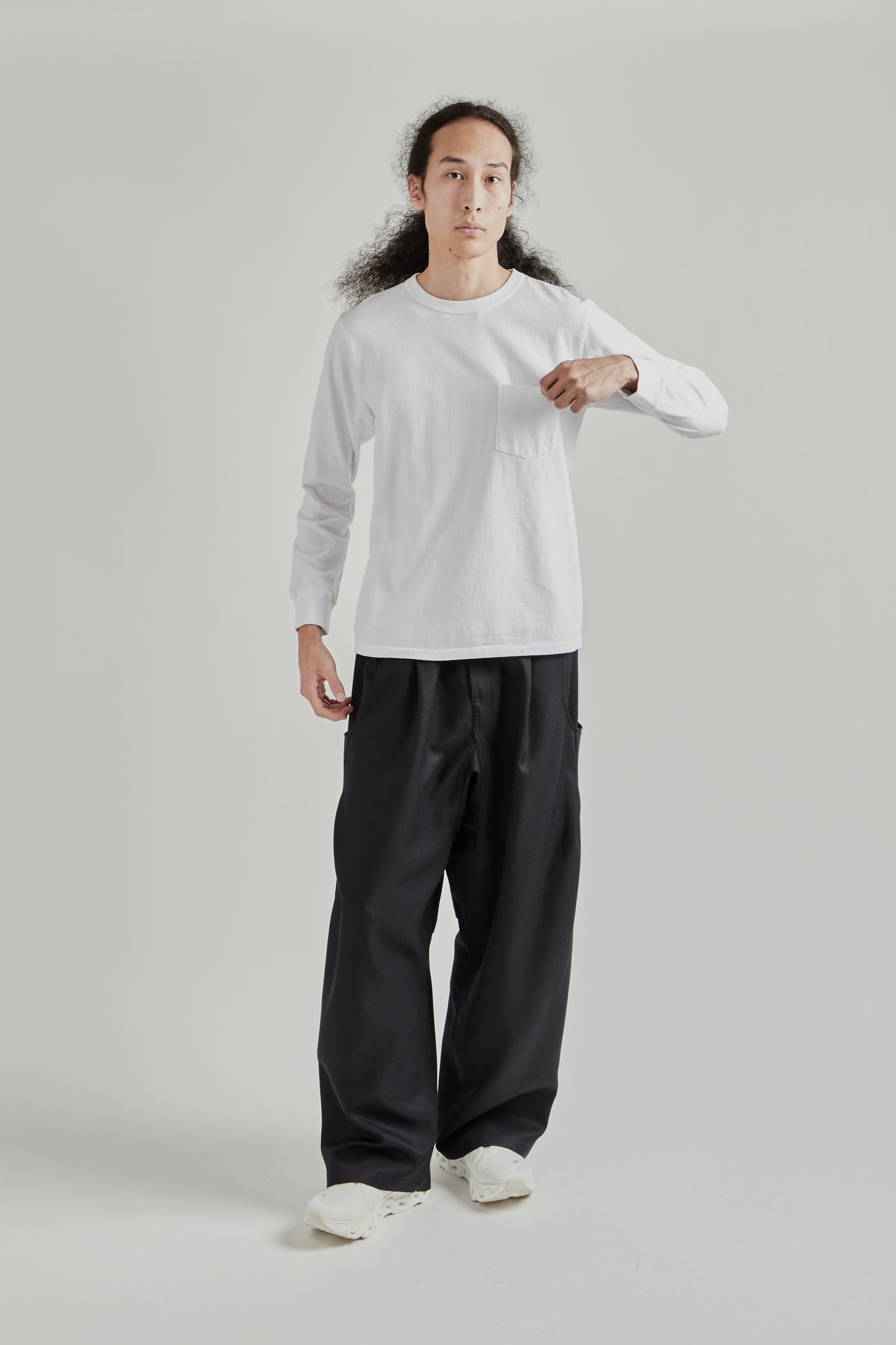 Velva Sheen FW25 Pigment Long Sleeve Pocket Tee White 11