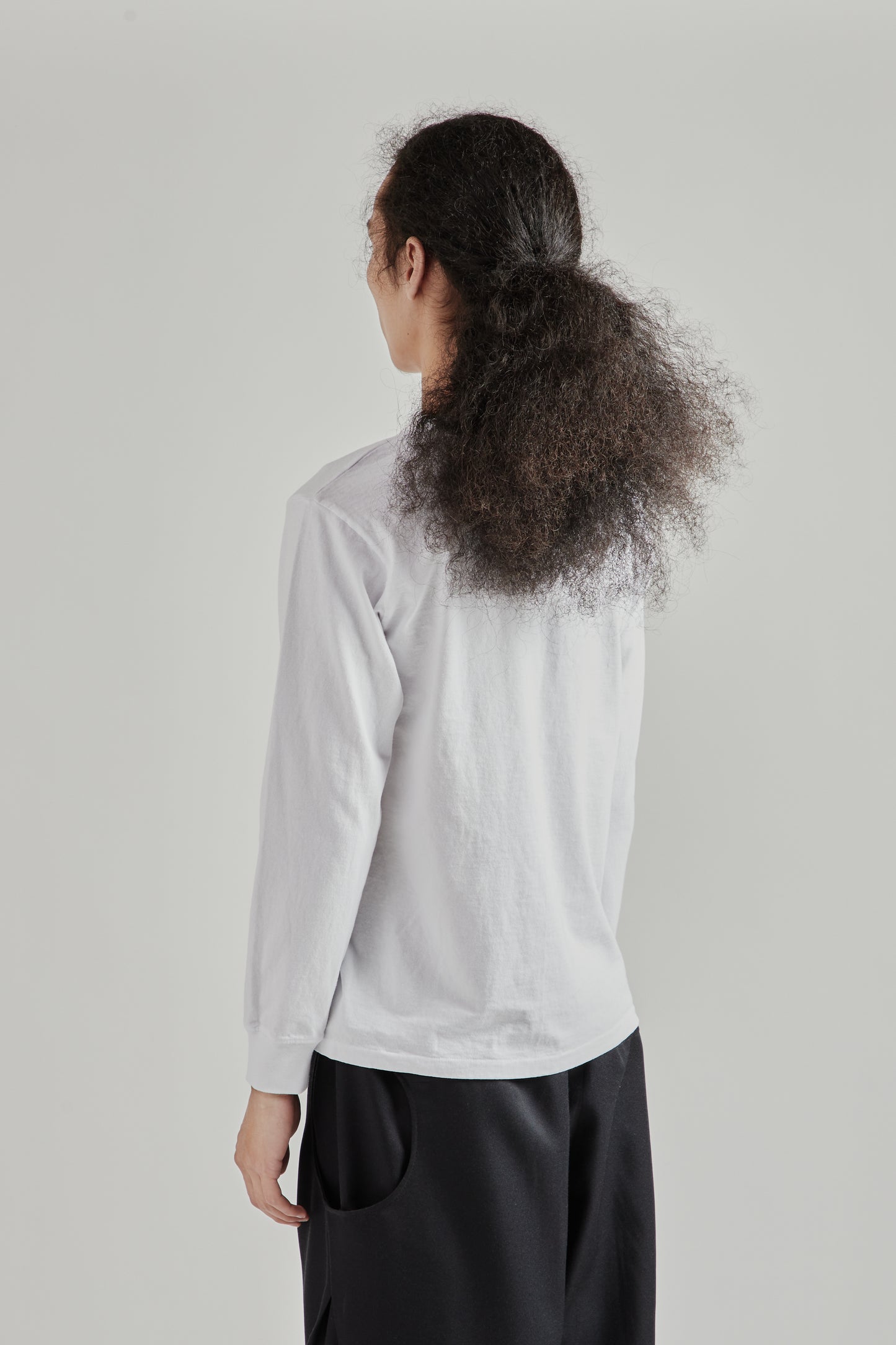 Velva Sheen FW25 Pigment Long Sleeve Pocket Tee White 4