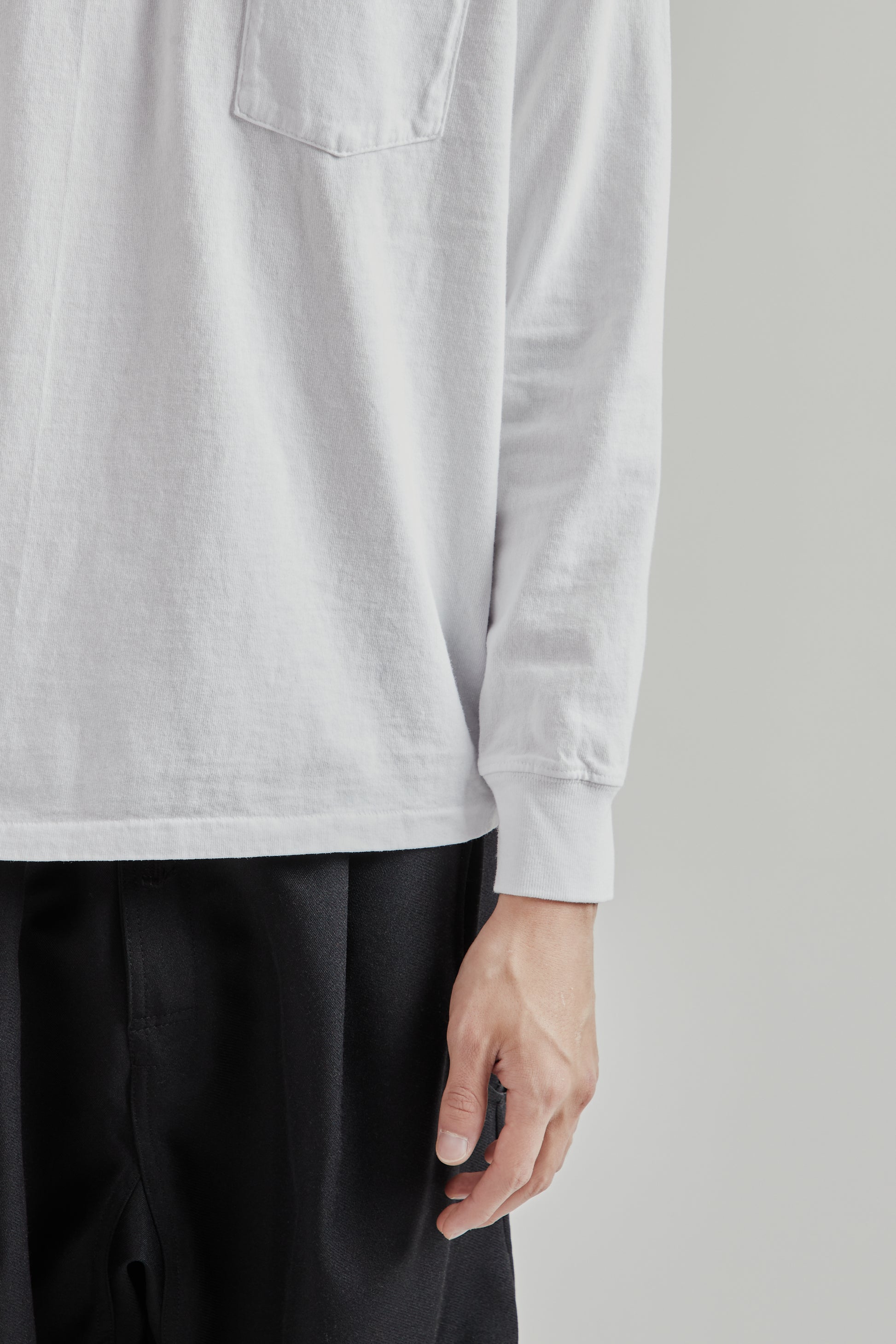 Velva Sheen FW25 Pigment Long Sleeve Pocket Tee White 8
