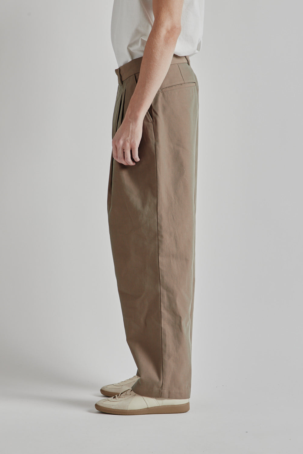 Deep Tuck Pressed Pants - Olive