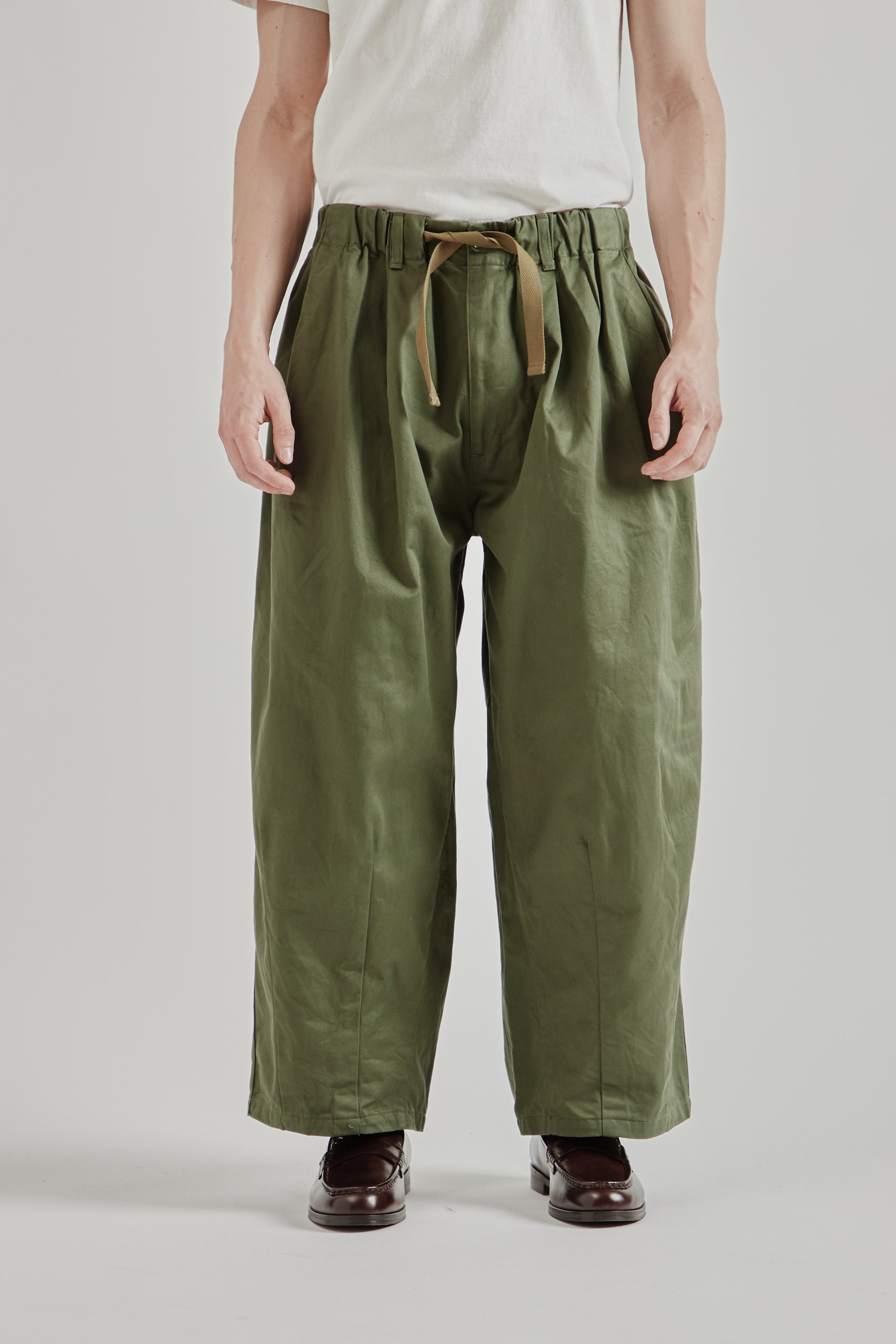 is-ness オリーブ　BALLOON BALLOON EZ PANTS is-ness Balloon EZ Pants - Khaki | Wallace Mercantile Shop