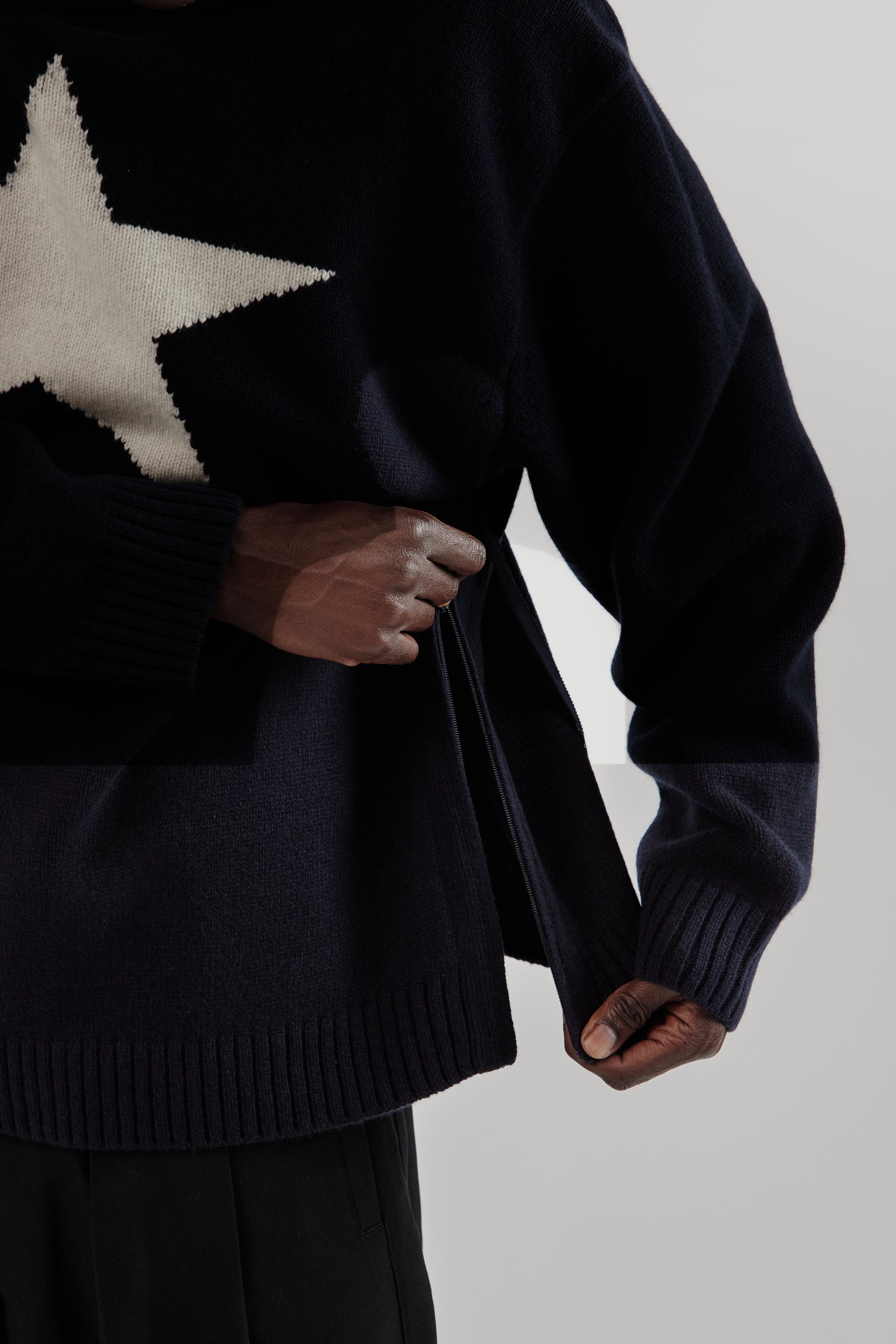 is-ness FW25 Doron Ventalation Knit Navy182