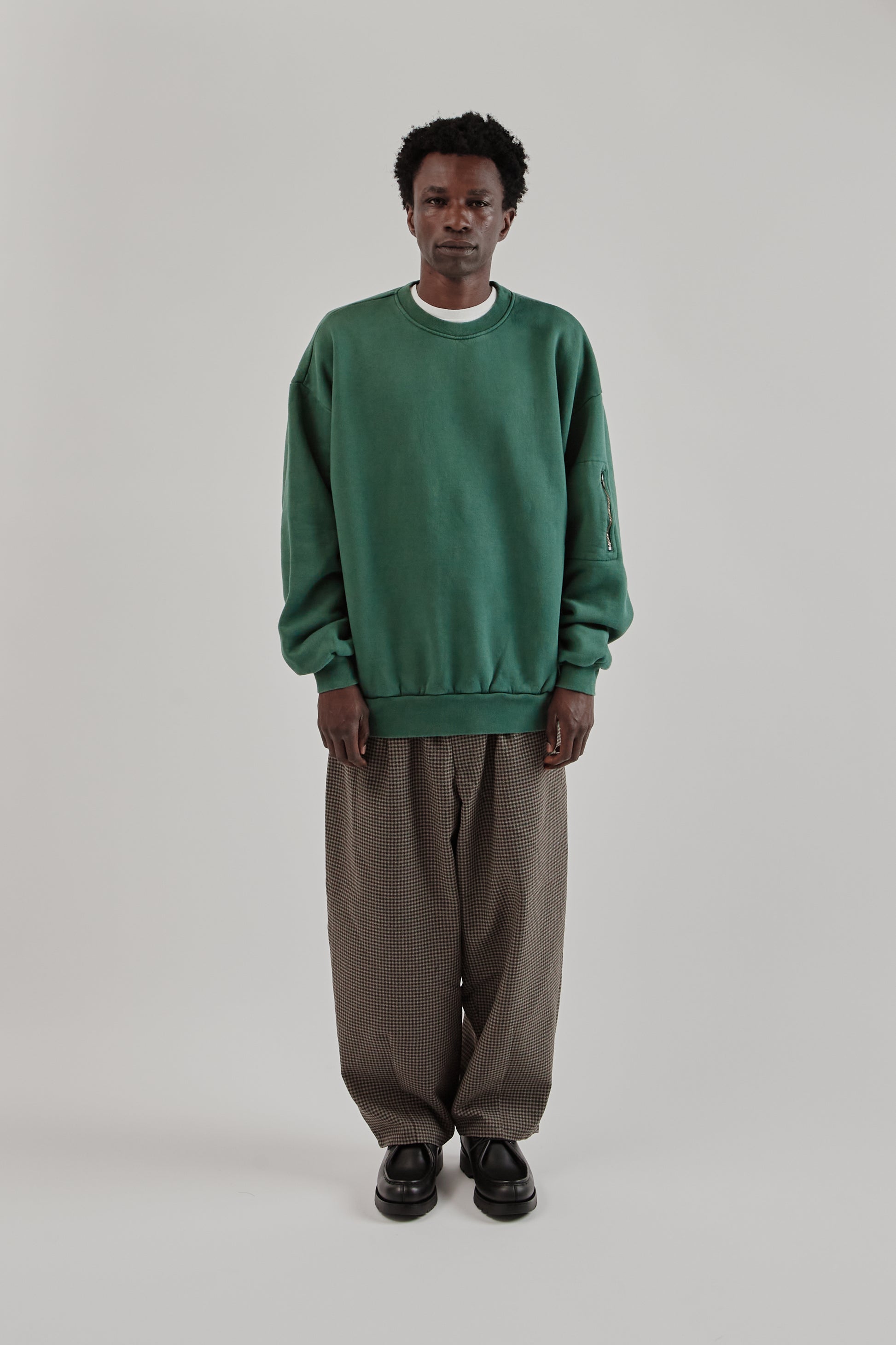 is-ness FW25 Pigment Dyed Crewneck Sweatshirt Green1