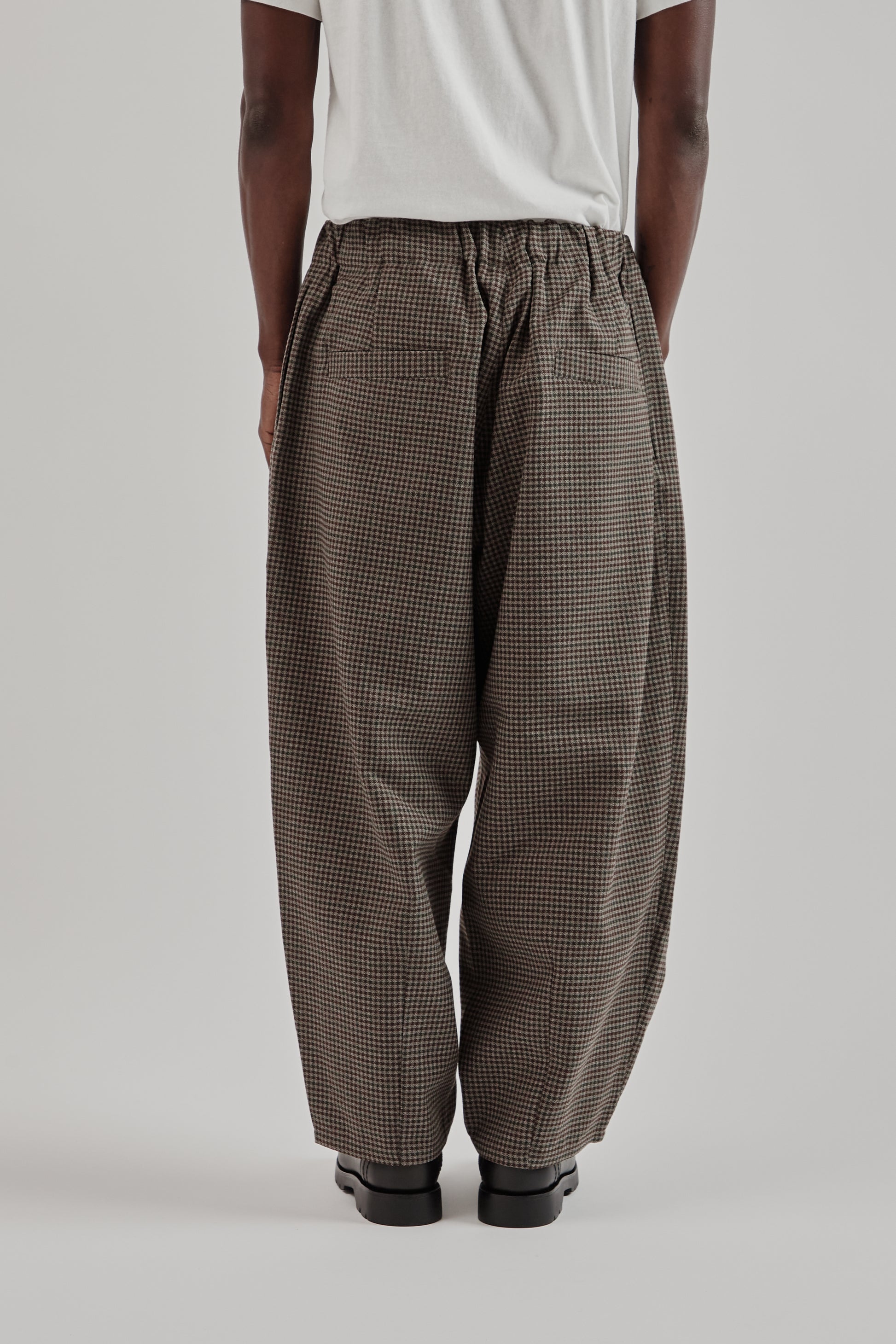 is-ness FW25 Tech Tweed Darts Pants Houndstooth Check10