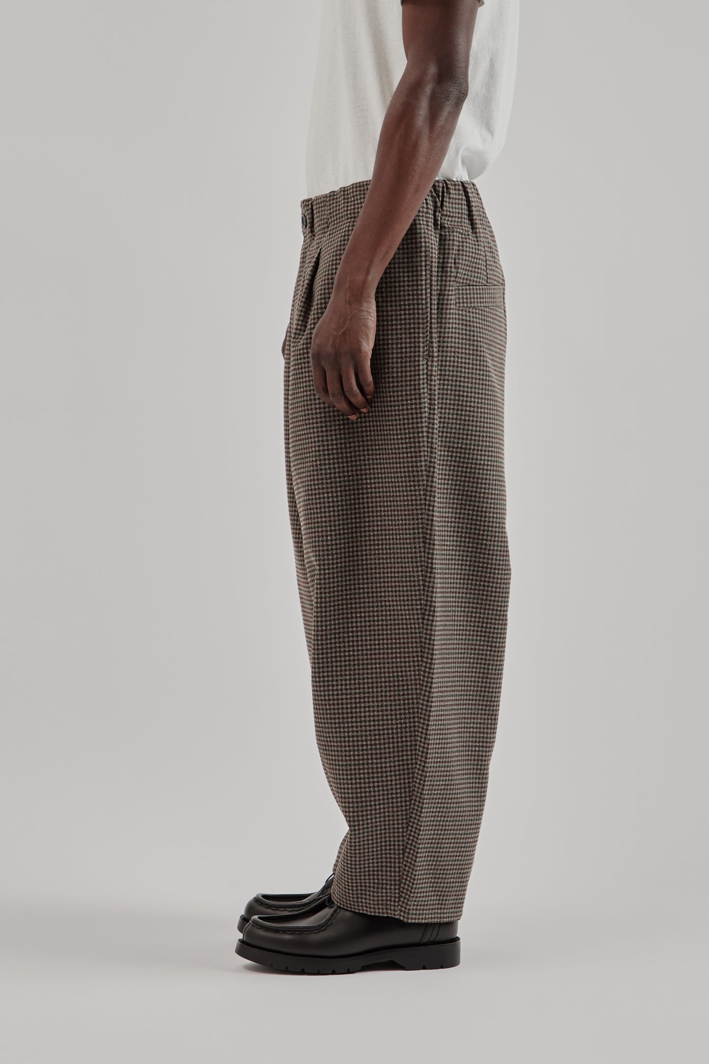 is-ness FW25 Tech Tweed Darts Pants Houndstooth Check8