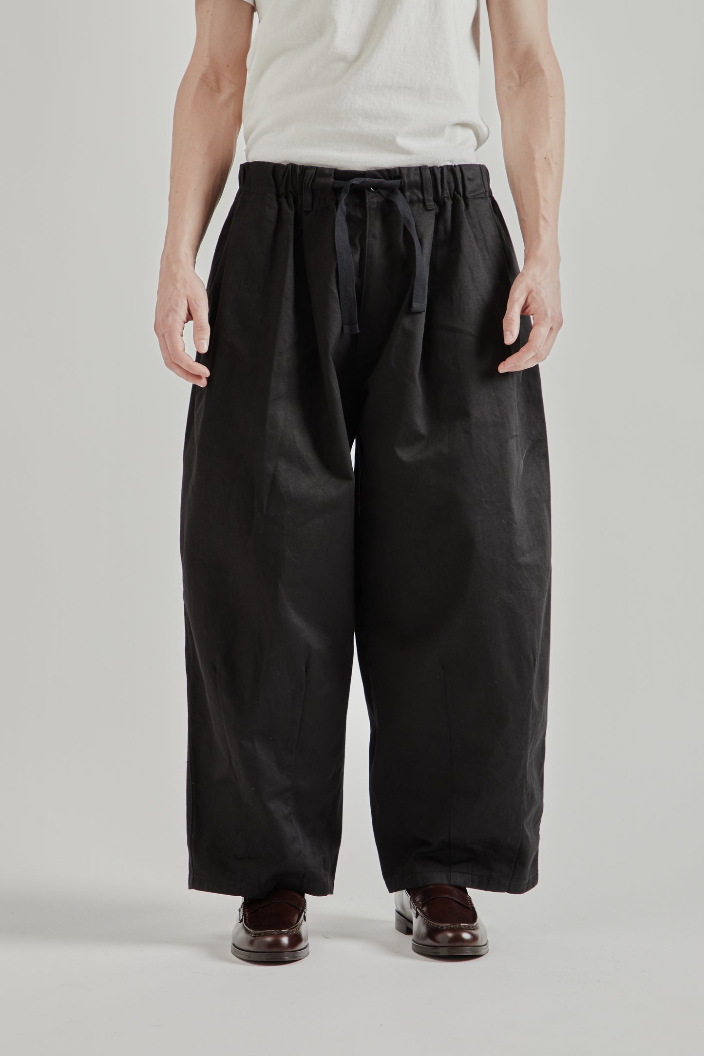 is-ness SS26 Balloon EZ Pants Black2027