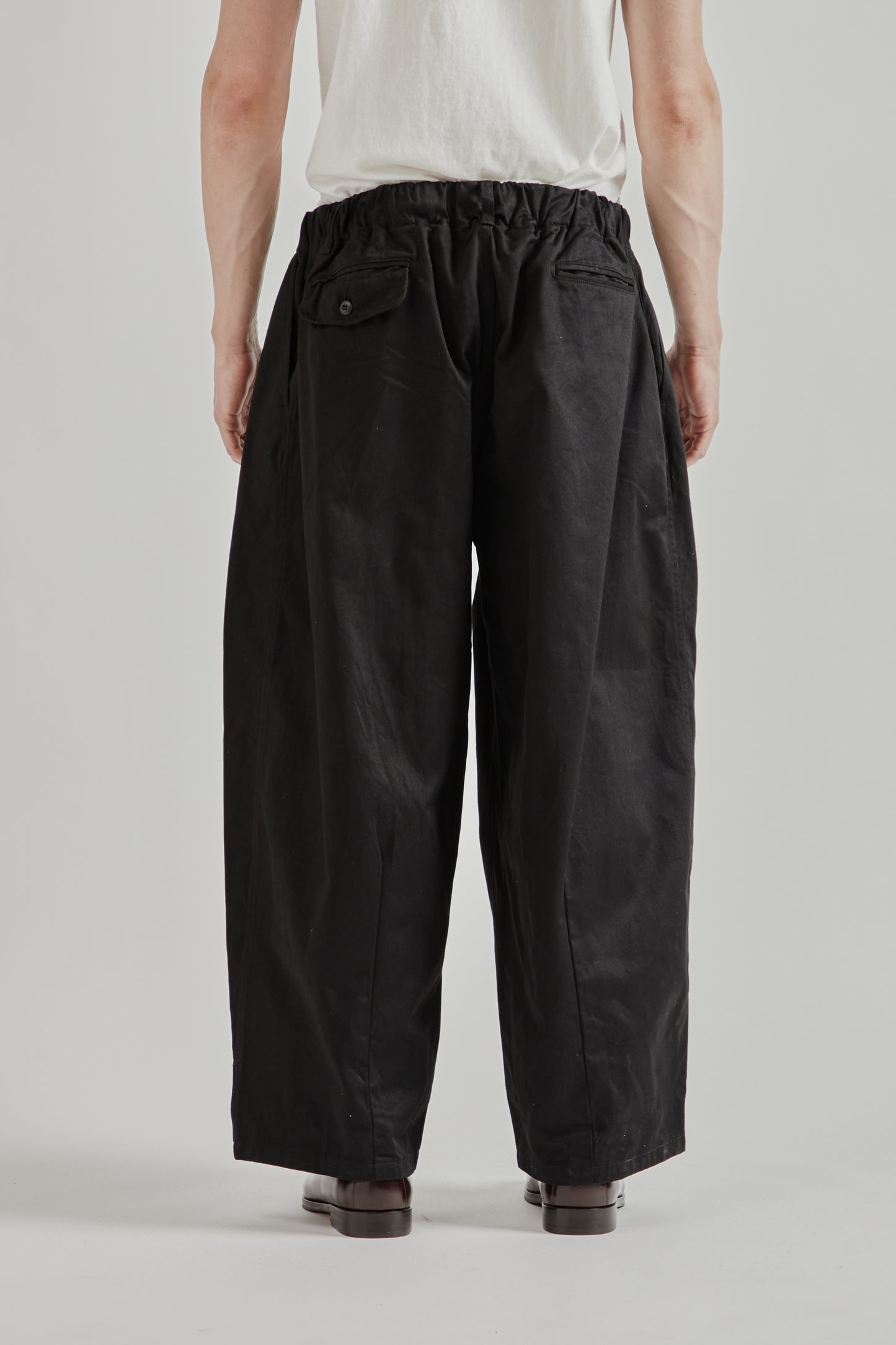 is-ness SS26 Balloon EZ Pants Black2033