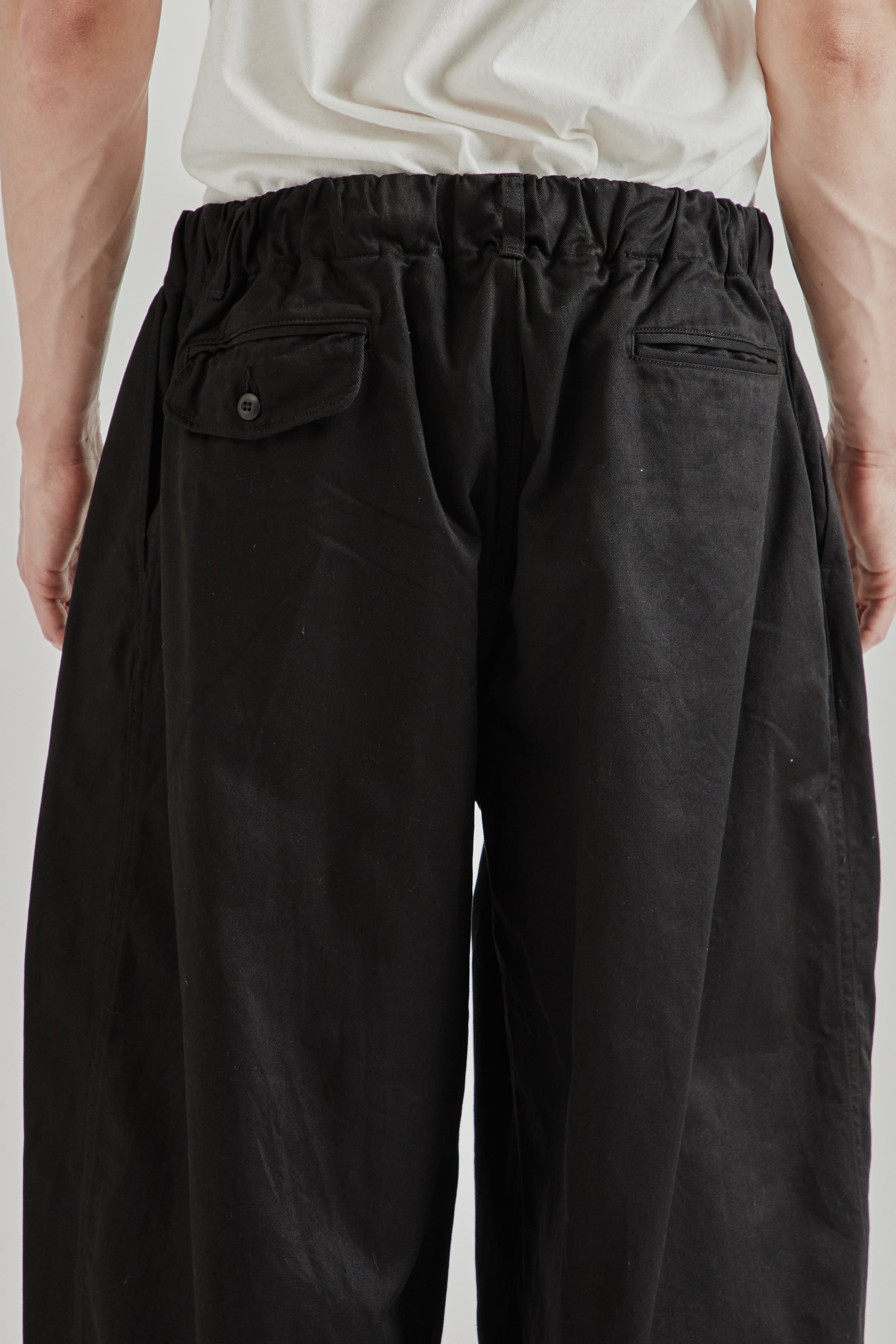 is-ness SS26 Balloon EZ Pants Black2036