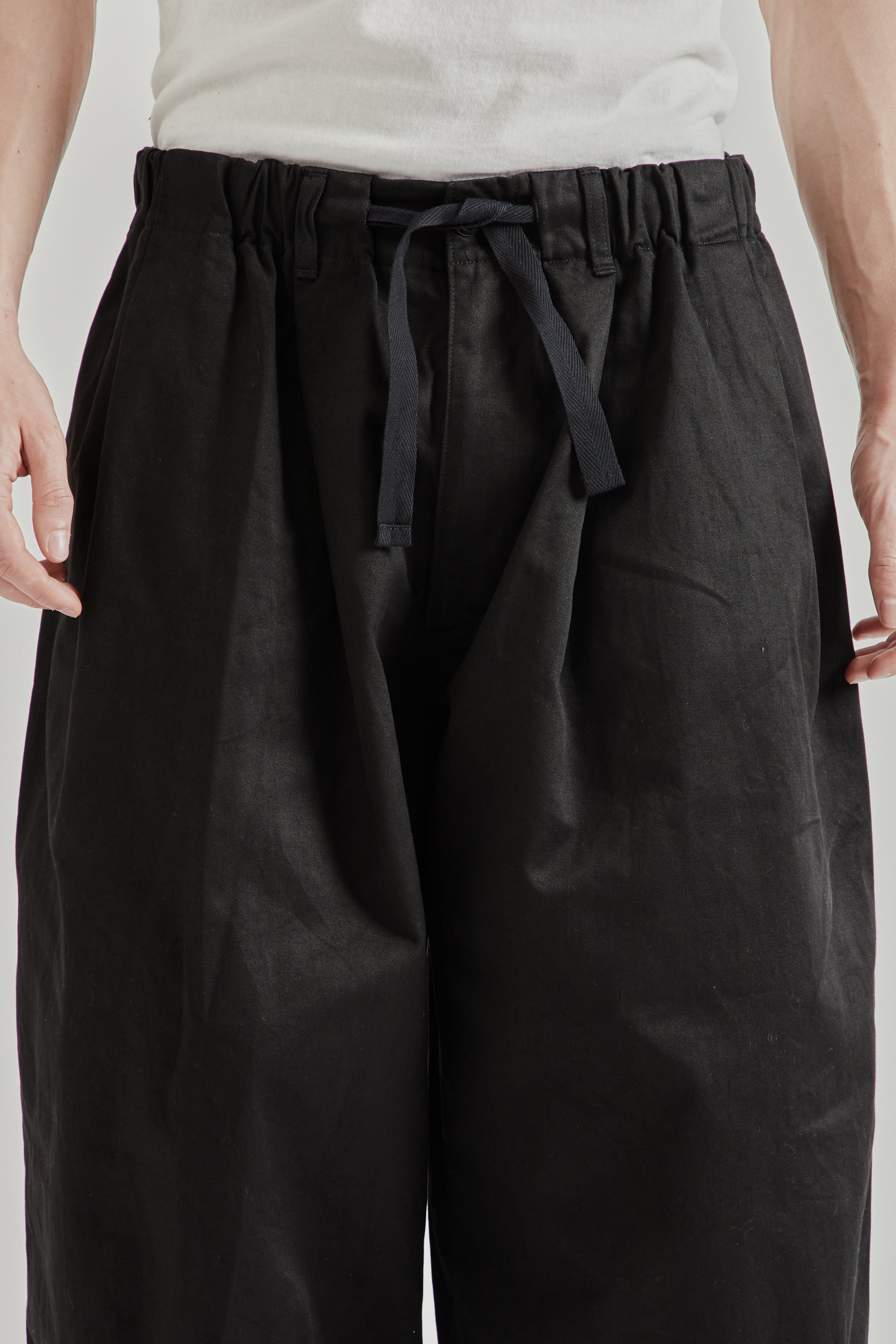 is-ness SS26 Balloon EZ Pants Black2038