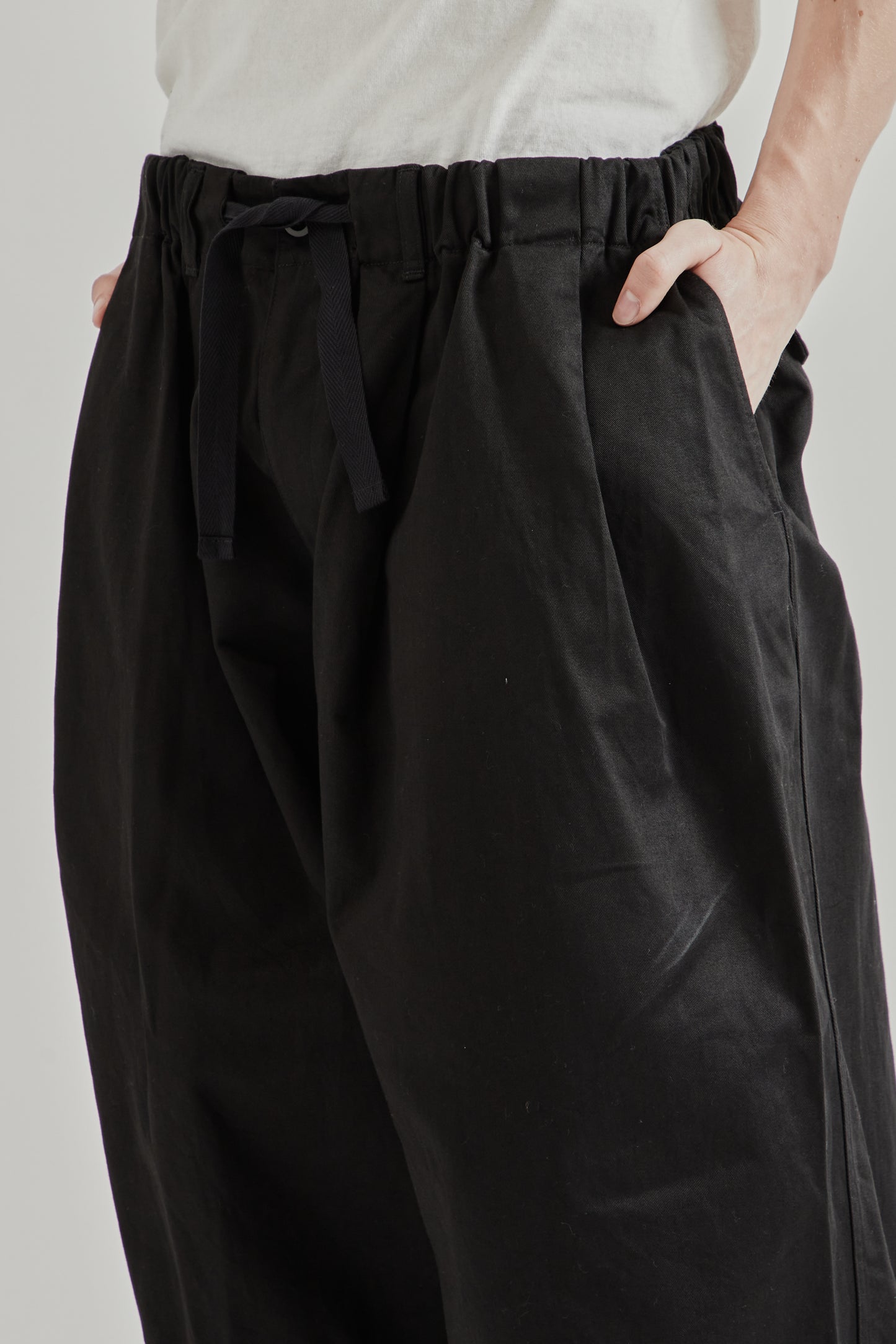 is-ness SS26 Balloon EZ Pants Black2040