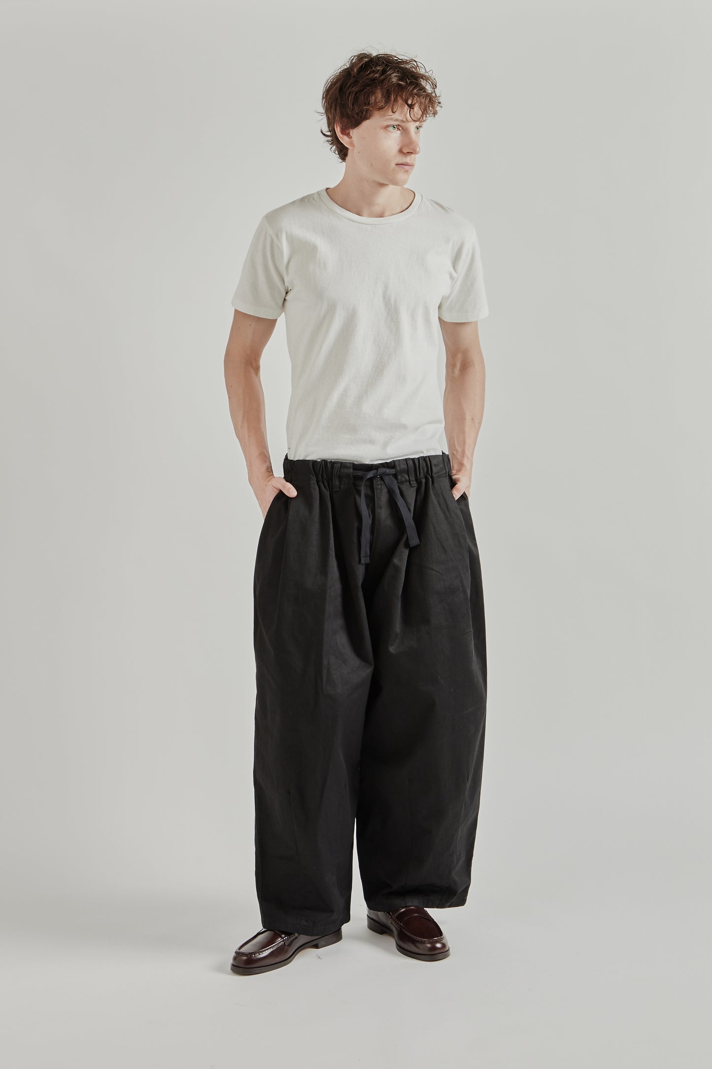 is-ness SS26 Balloon EZ Pants Black2042