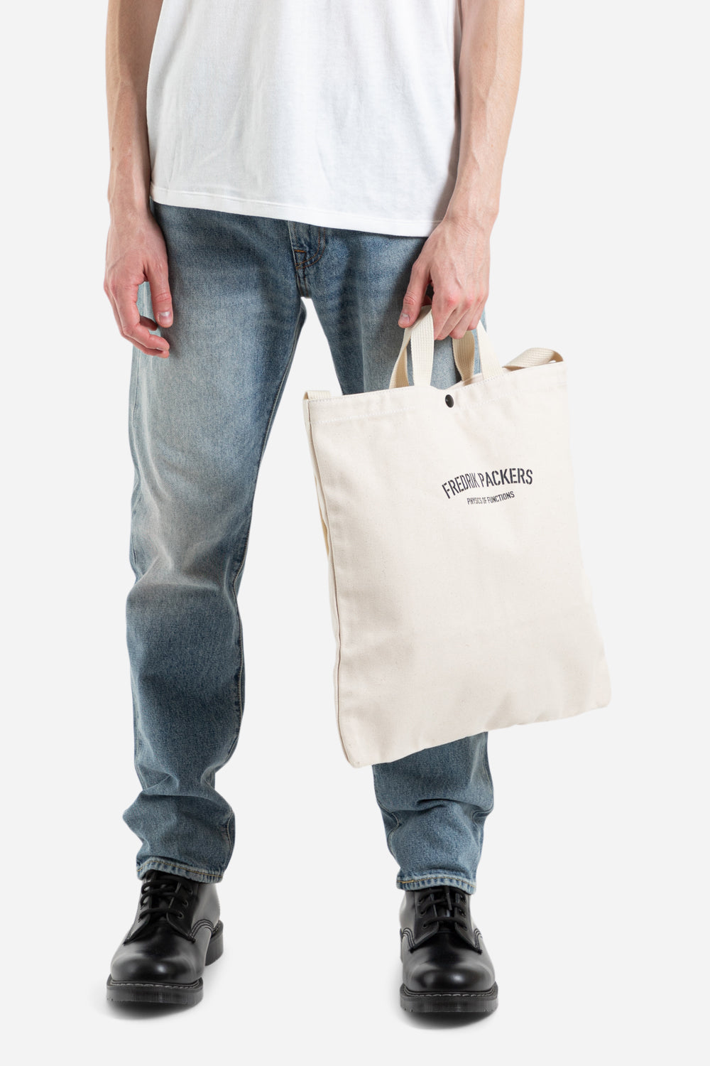 Fredrik_packers_duck-boots-shoulder-bag-white