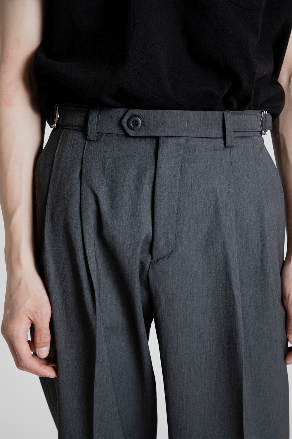 Frizmworks_Side_Adjust_Two_Tuck_Slacks_Charcoal