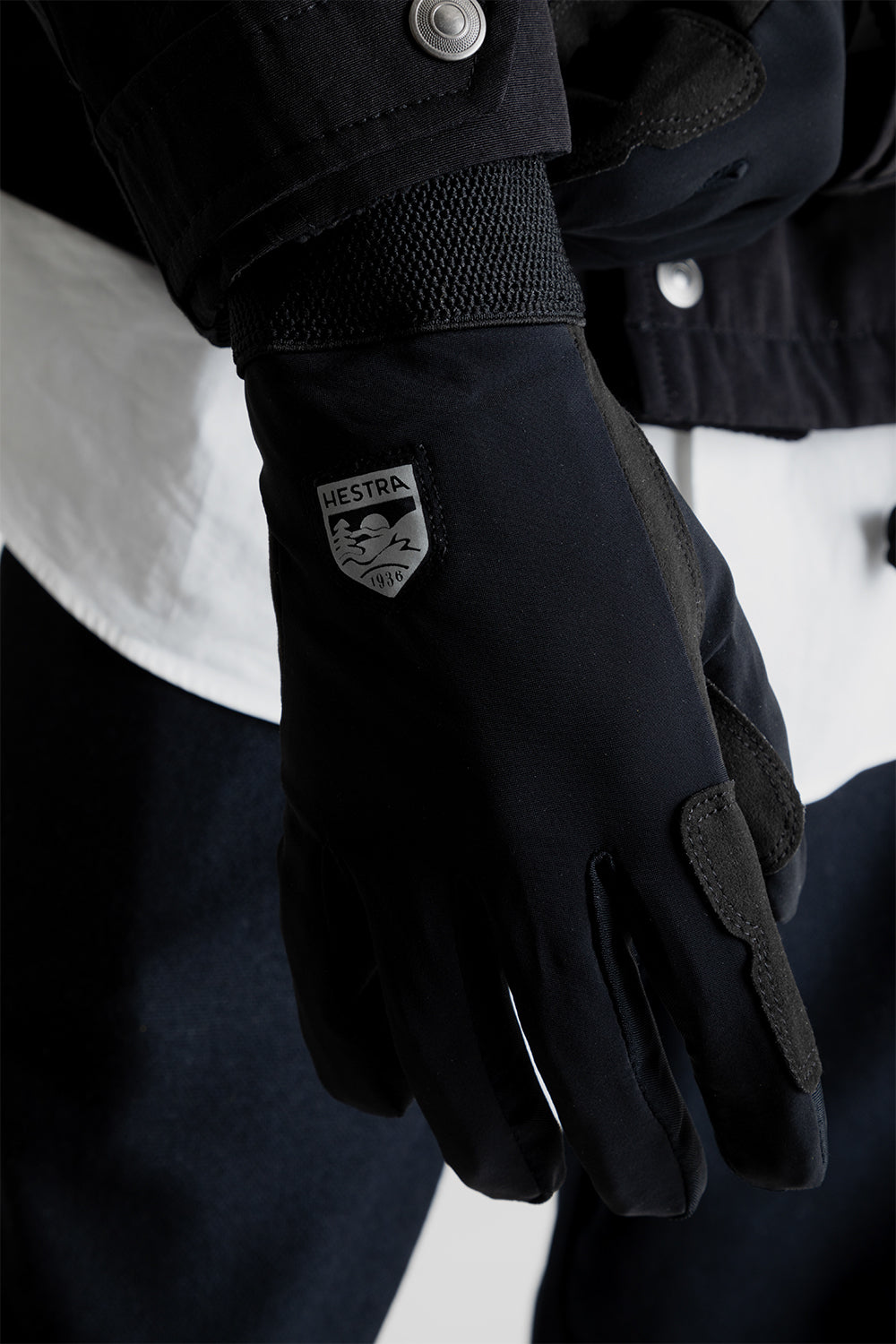 Hestra Gloves Windstopper Tracker Gloves in Black