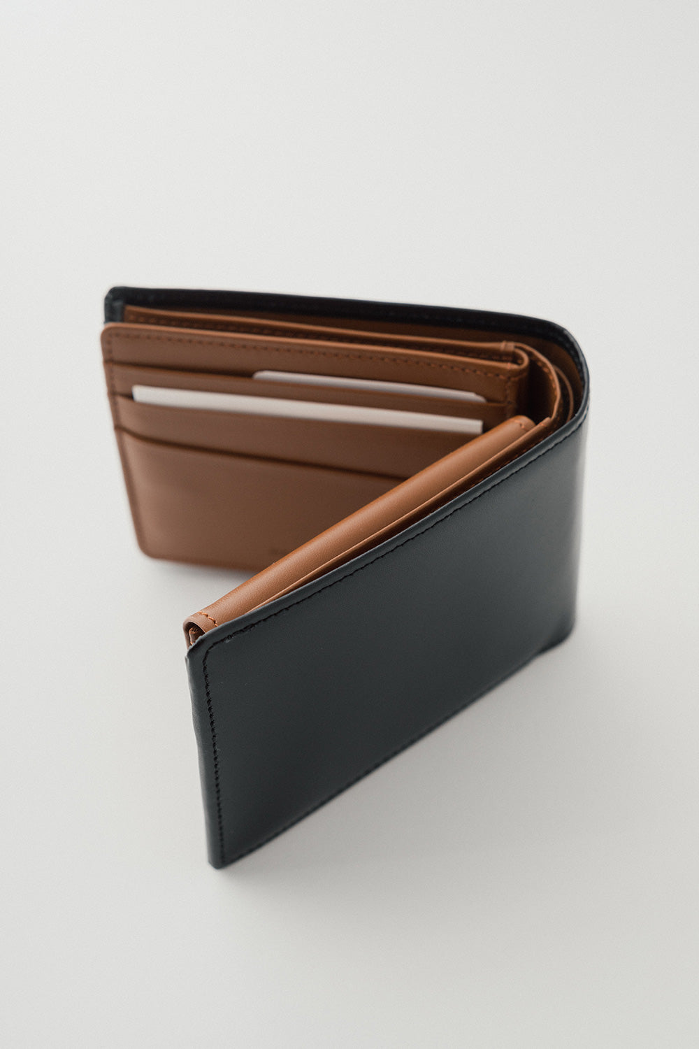 Gravio Taiga Bifold Wallet - Artisan-Made, Functional & Elegant Design