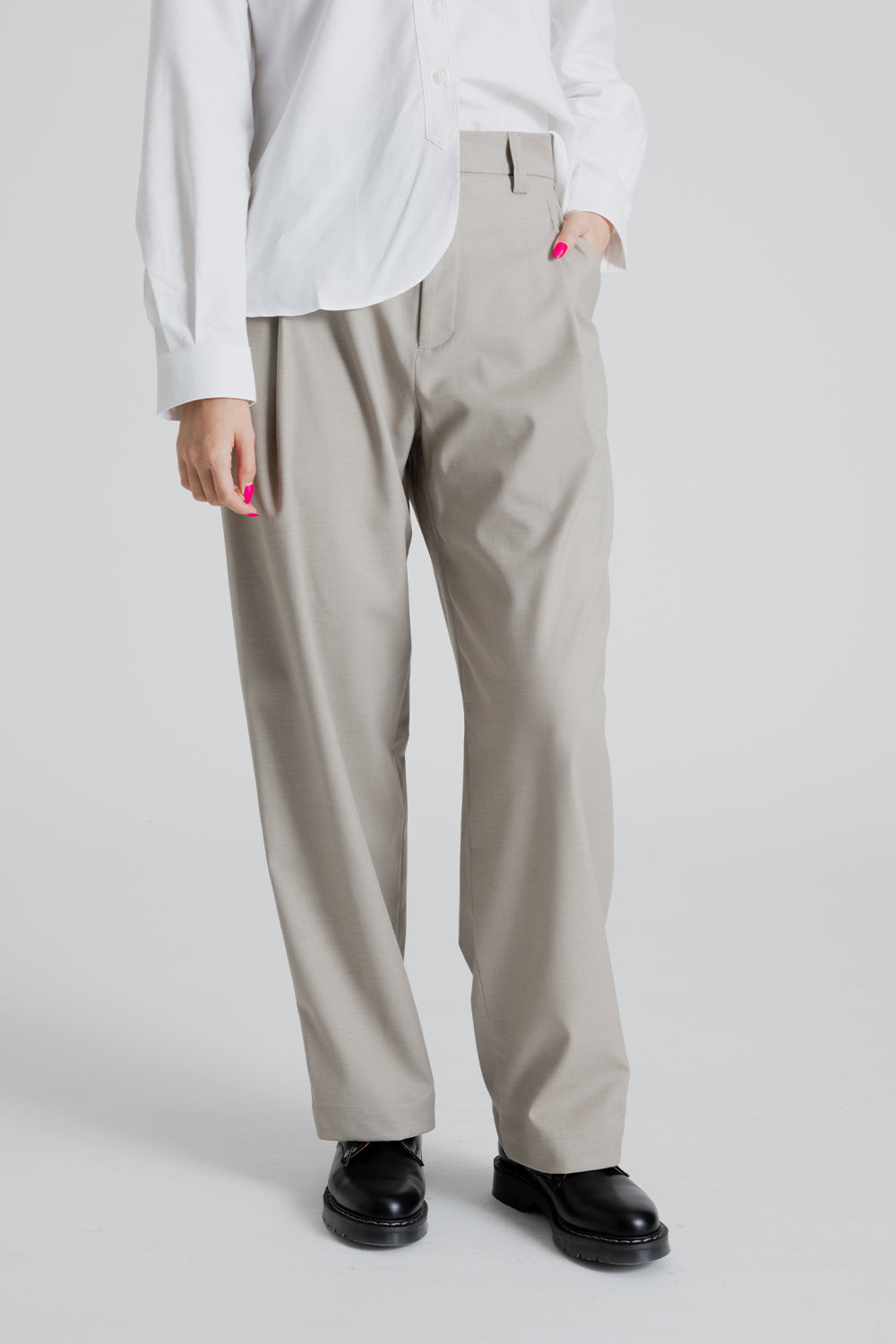 Uniform Bridge Women&#39;s One Tuck Wool Slack Pants in Beige