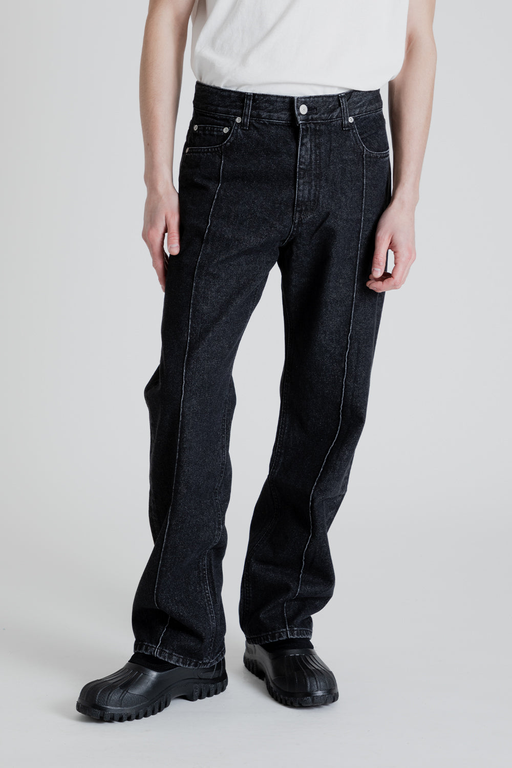 Uniform Bridge Pin Tuck Wide Denim Pants in Black Washed